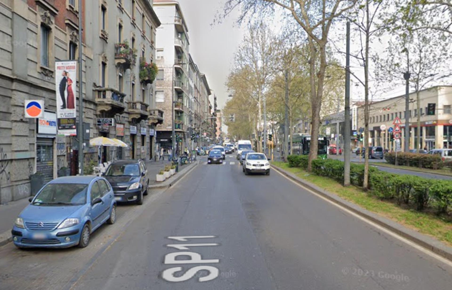 Impianto VERTICAL BANNER a Milano, in zona Bar Oasi