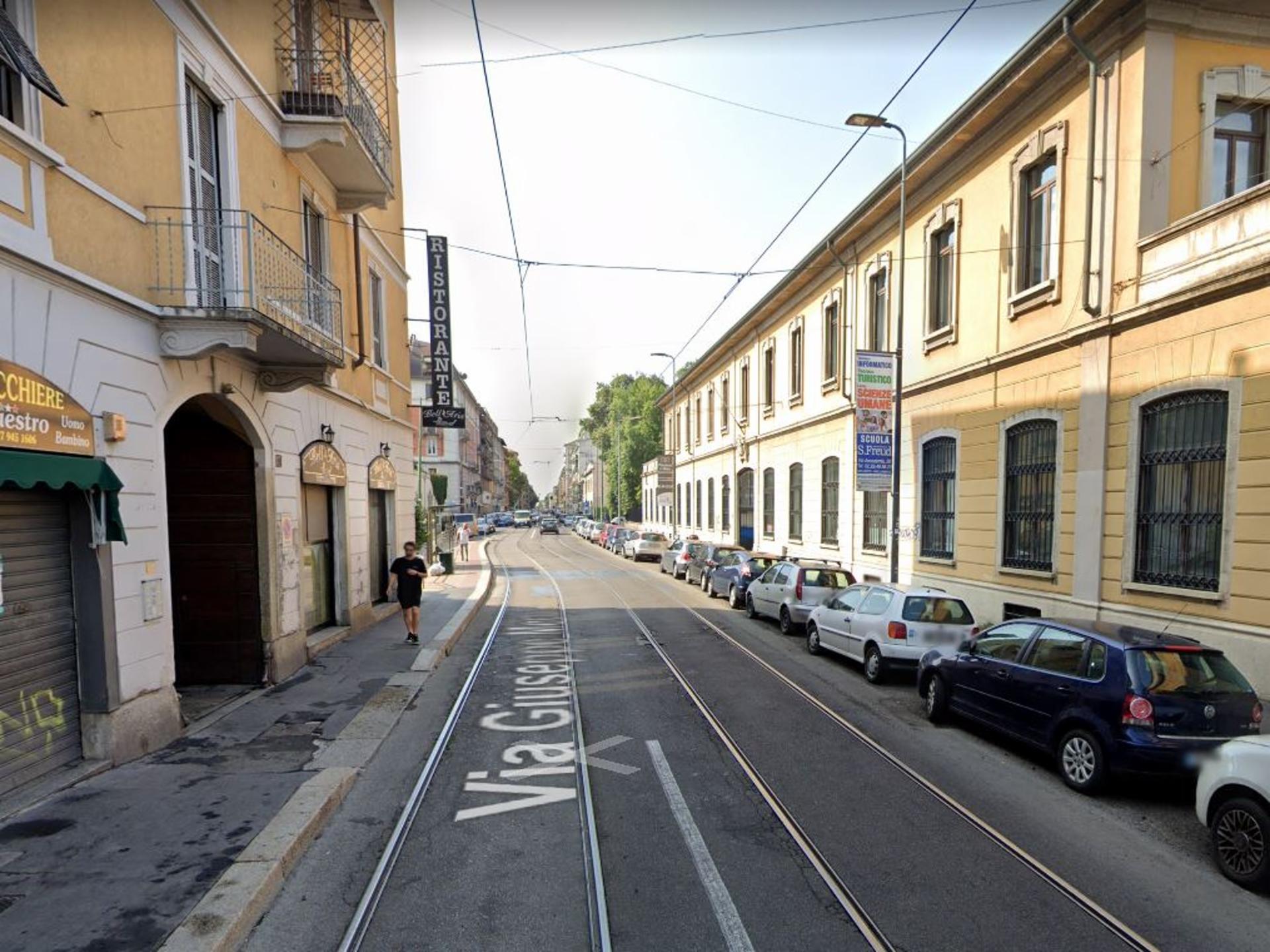 Impianto VERTICAL BANNER a Milano, in zona Tutta 'Nata Storia