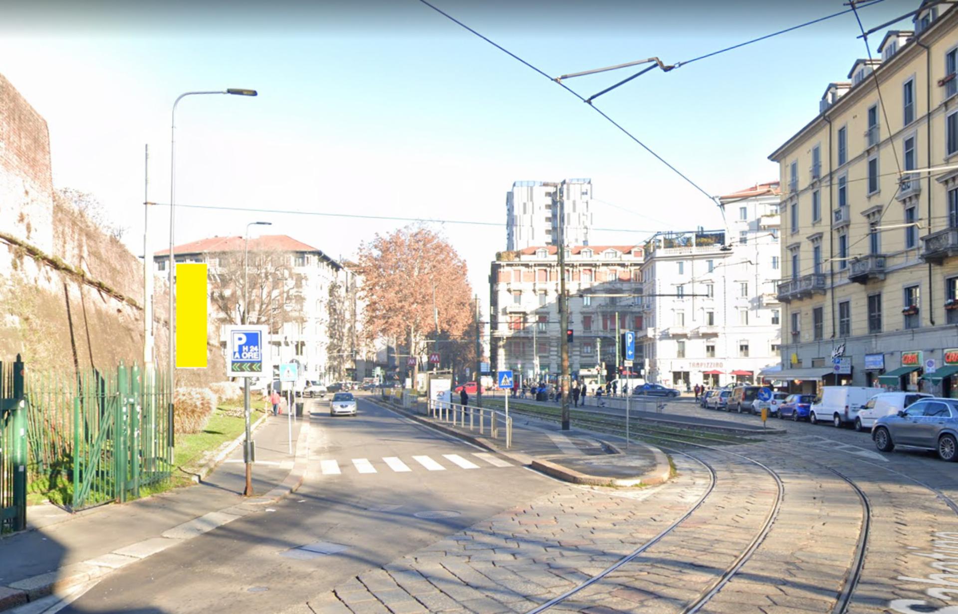 Impianto VERTICAL BANNER a Milano, in zona Alice pizza