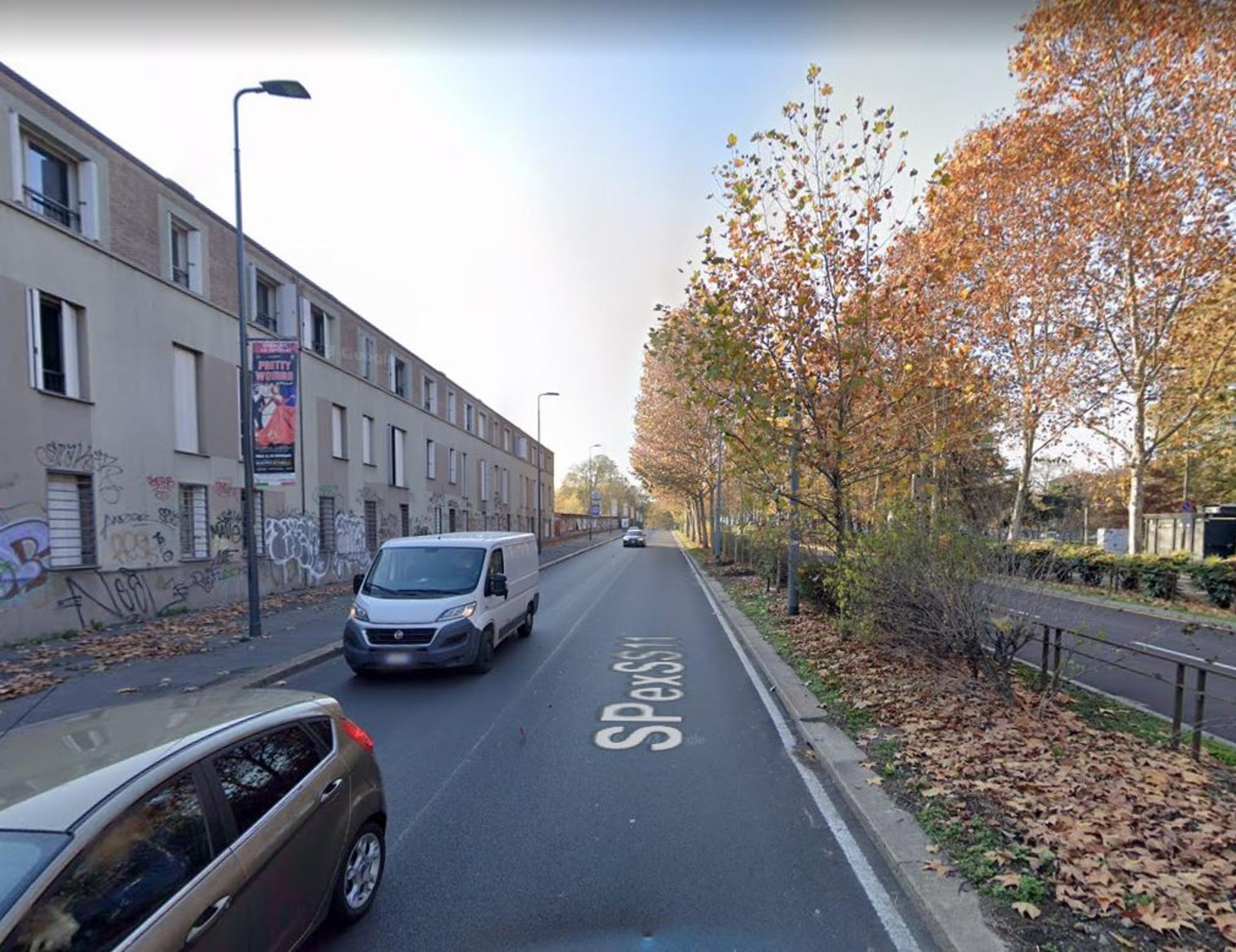 Impianto VERTICAL BANNER a Milano, in zona La Muraglia