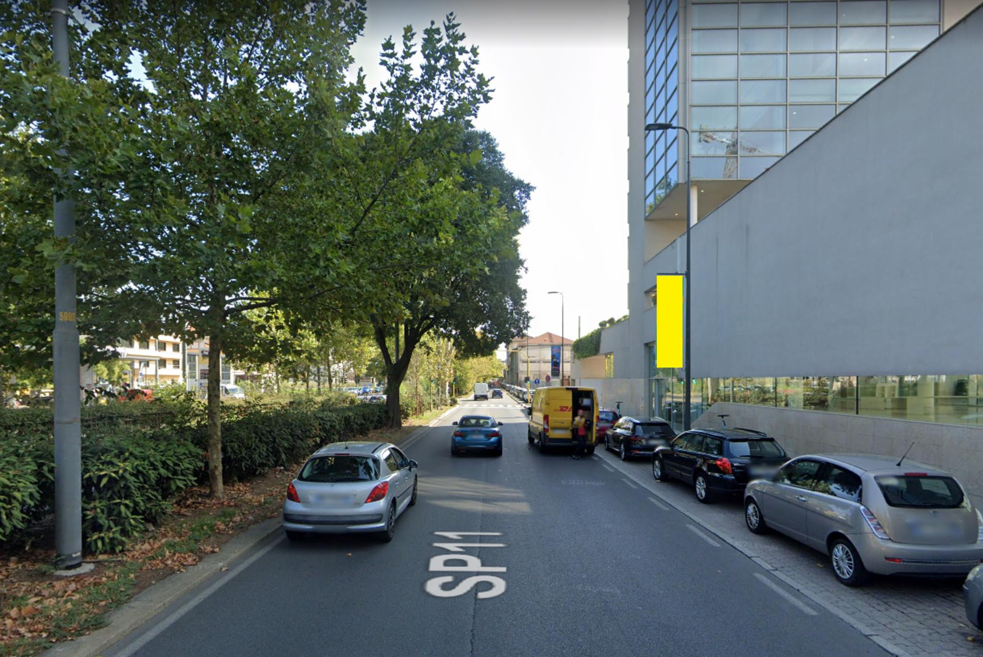 Impianto VERTICAL BANNER a Milano, in zona Shabu