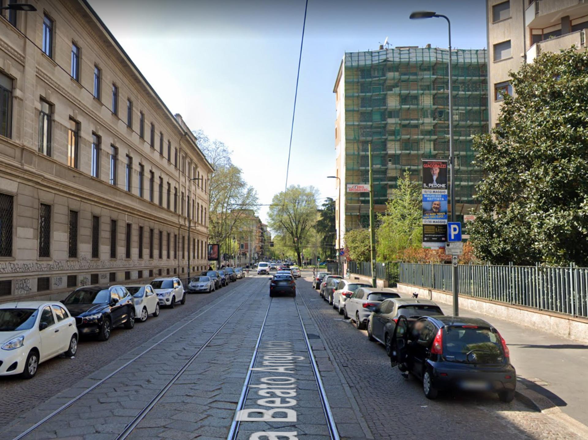 Impianto VERTICAL BANNER a Milano, in zona Il Trancio di Fra