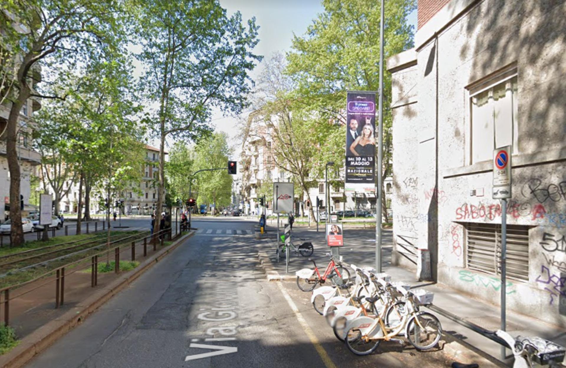 Impianto VERTICAL BANNER a Milano, in zona Baozi