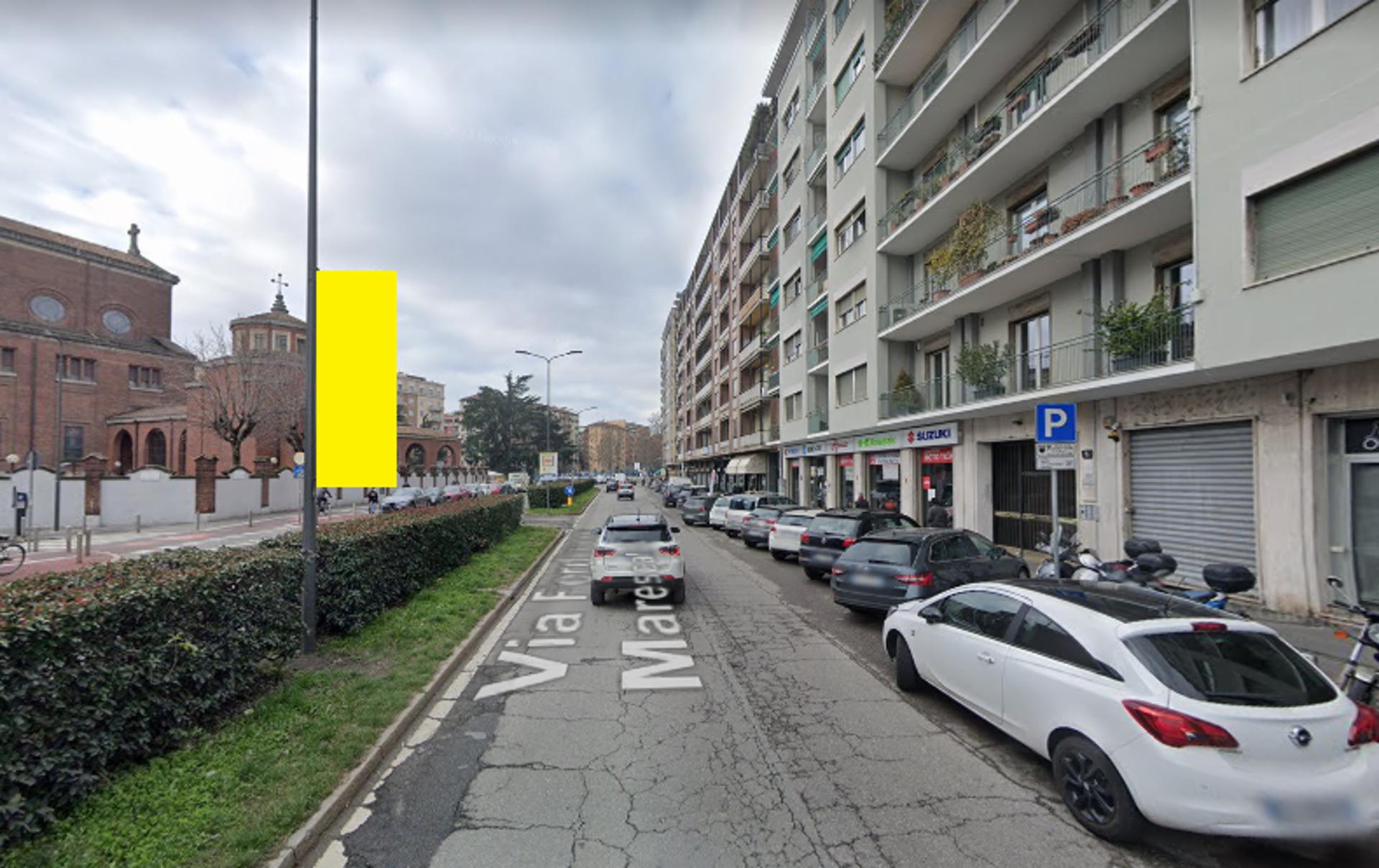 Impianto VERTICAL BANNER a Milano, in zona Lo Smeraldo