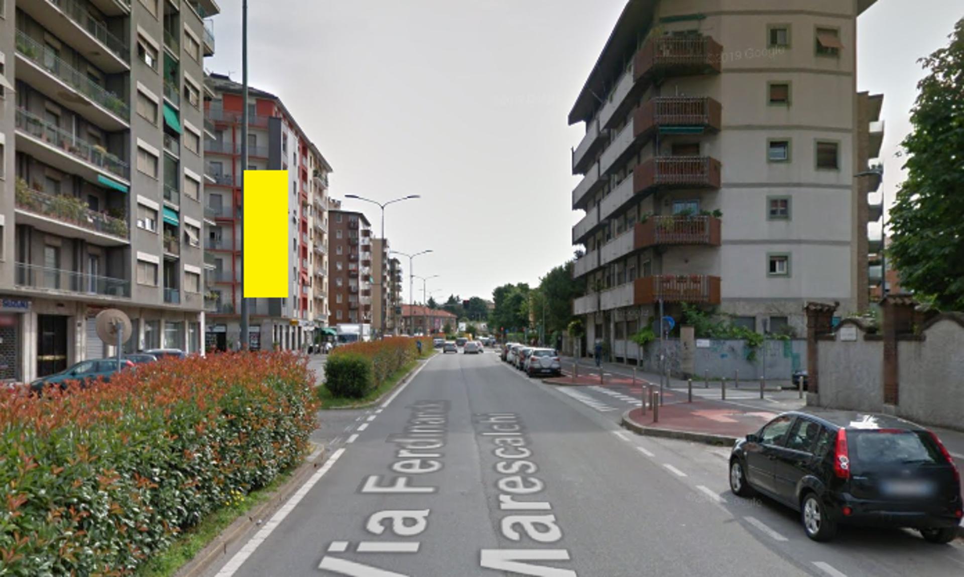Impianto VERTICAL BANNER a Milano, in zona Lo Smeraldo