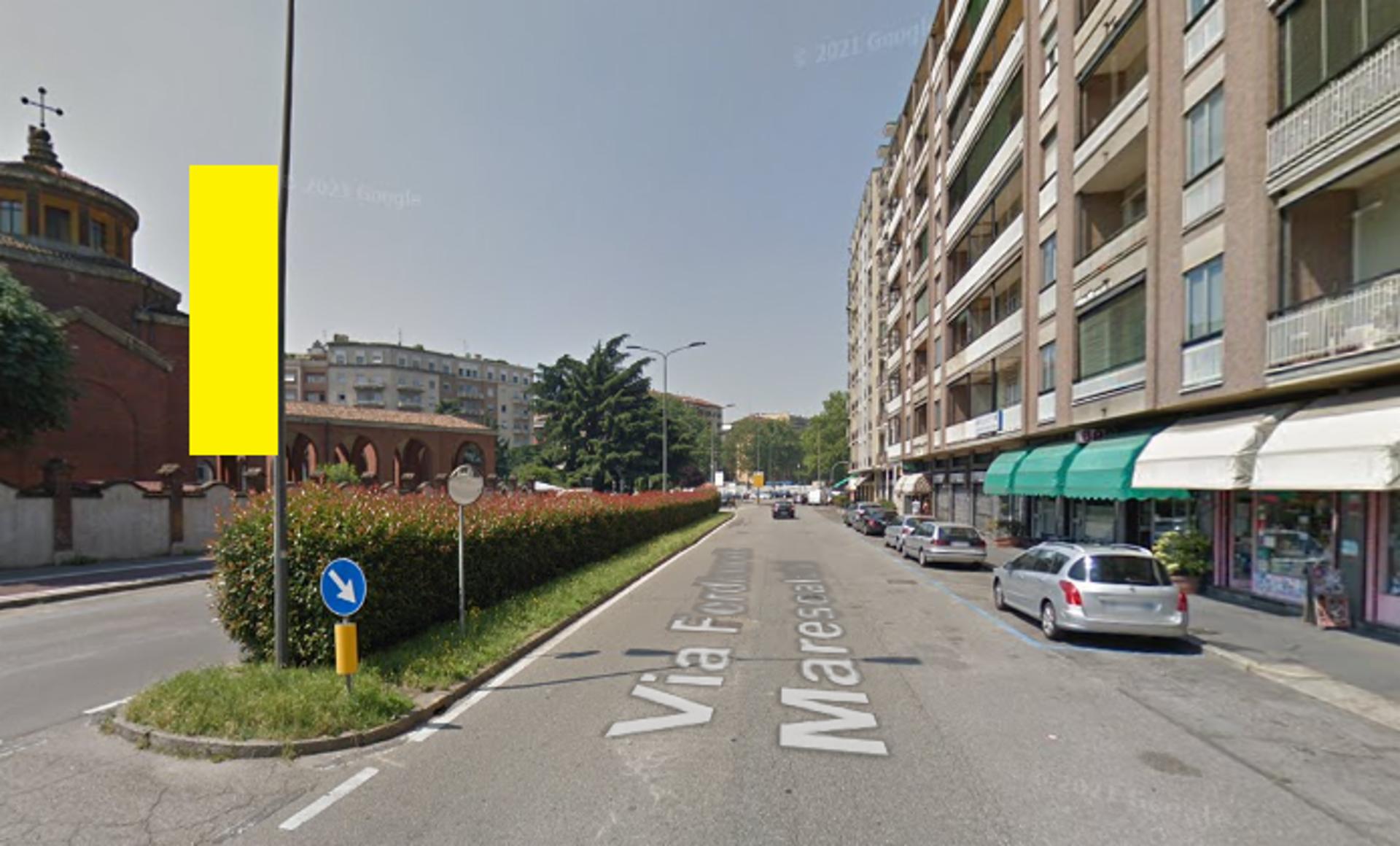 Impianto VERTICAL BANNER a Milano, in zona Lo Smeraldo