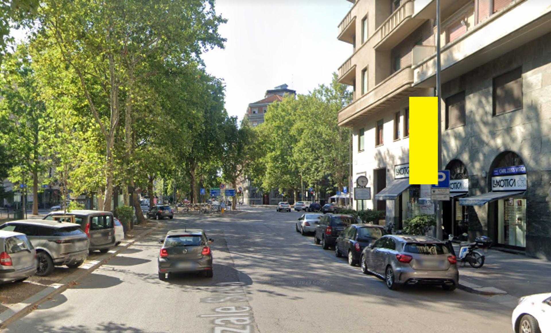 Impianto VERTICAL BANNER a Milano, in zona La Cometa
