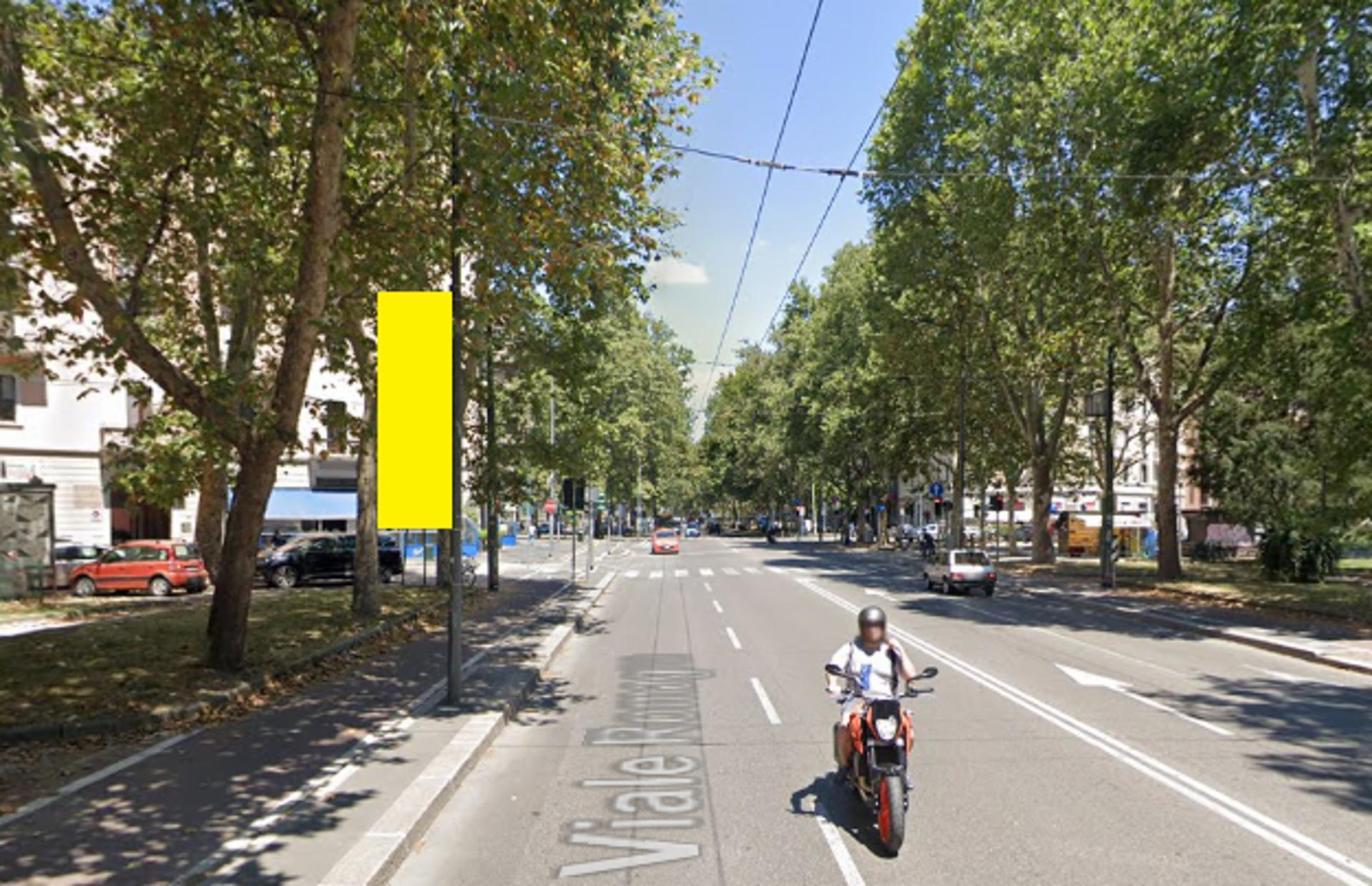 Impianto VERTICAL BANNER a Milano, in zona Blender