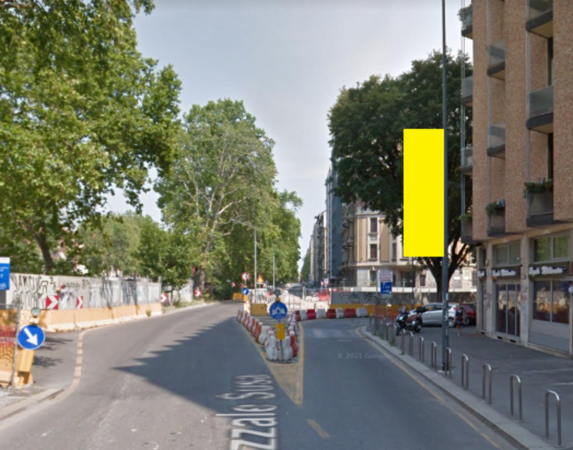 Impianto VERTICAL BANNER a Milano, in zona Sushiyo Susa