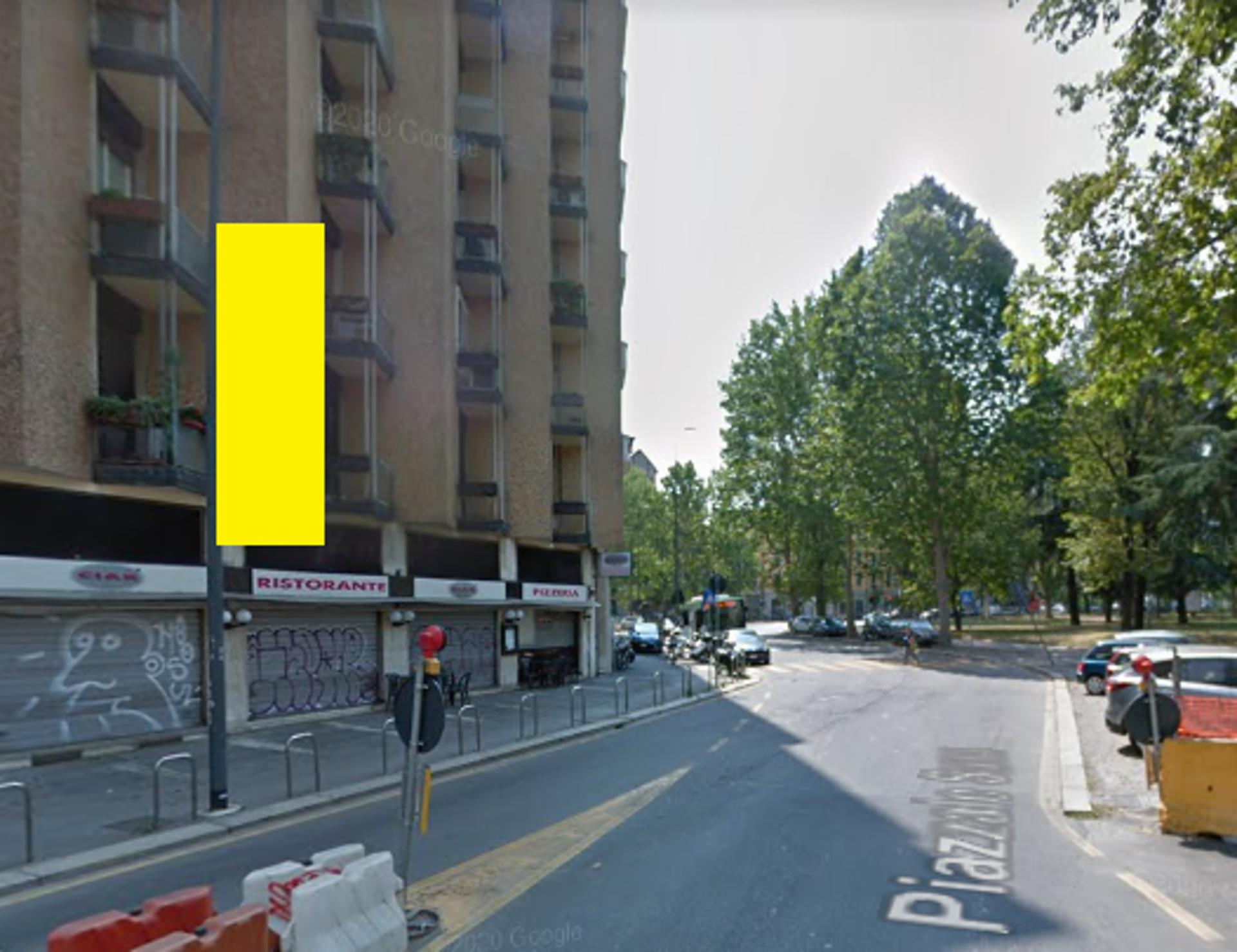 Impianto VERTICAL BANNER a Milano, in zona Sushiyo Susa