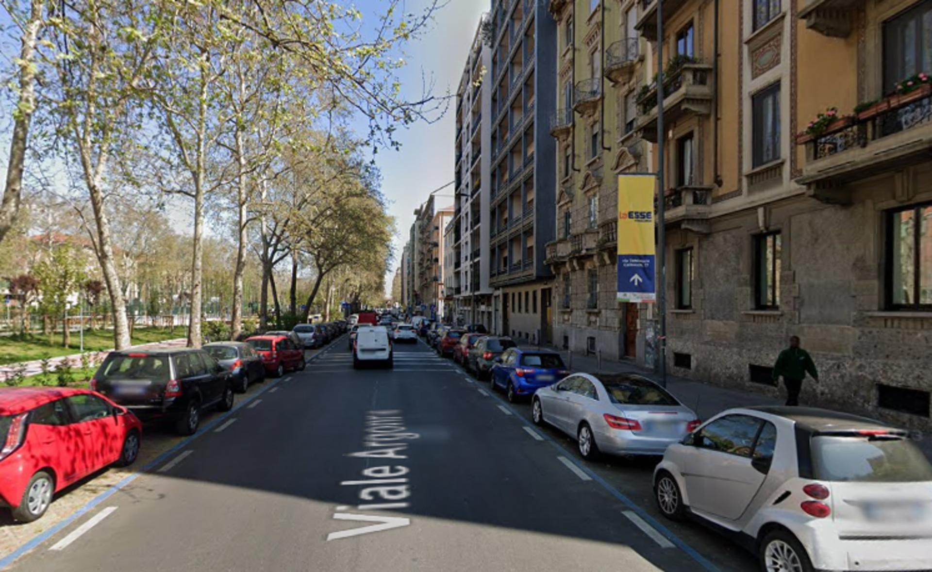 Impianto VERTICAL BANNER a Milano, in zona Birreria Stella