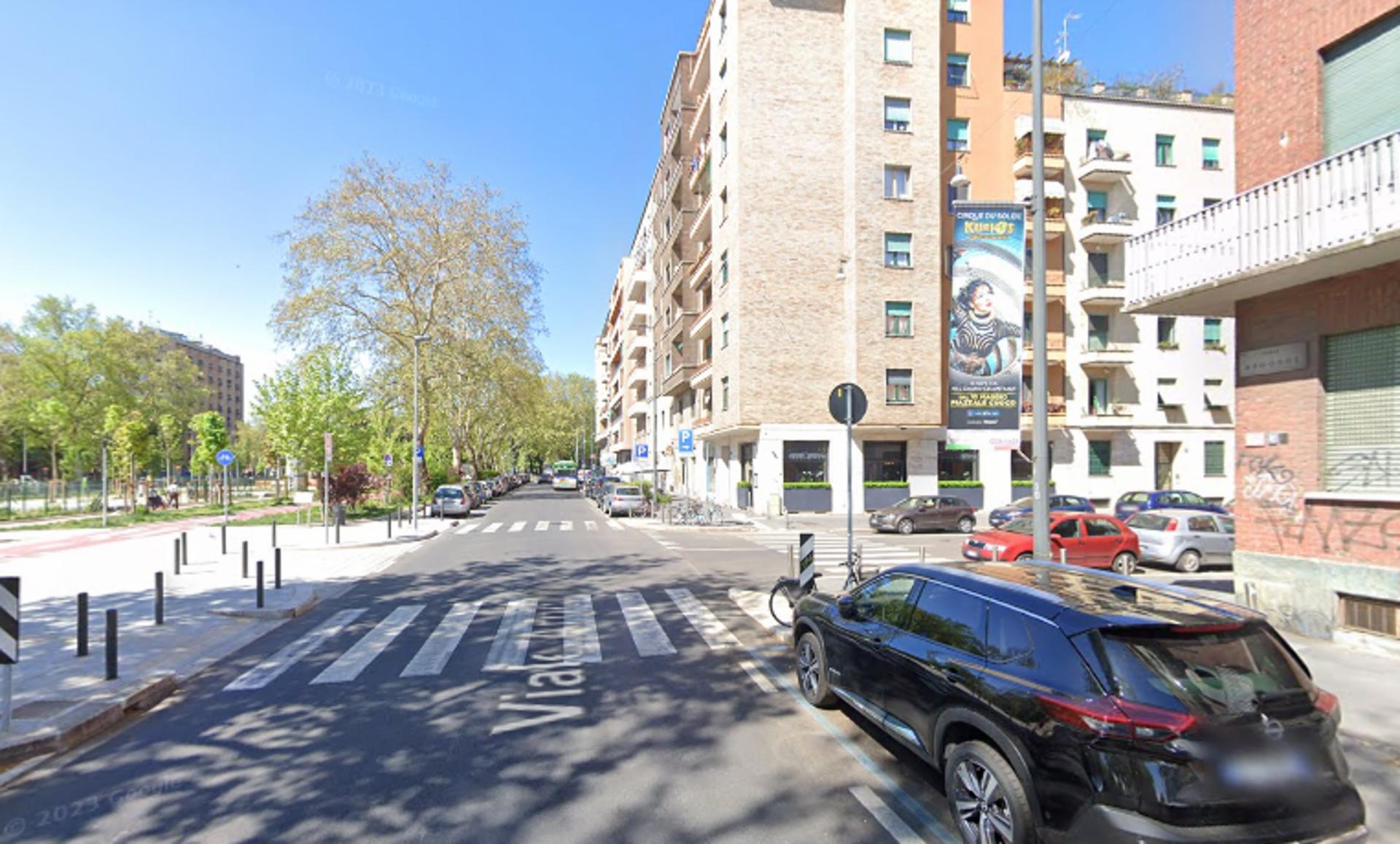 Impianto VERTICAL BANNER a Milano, in zona Corner 58