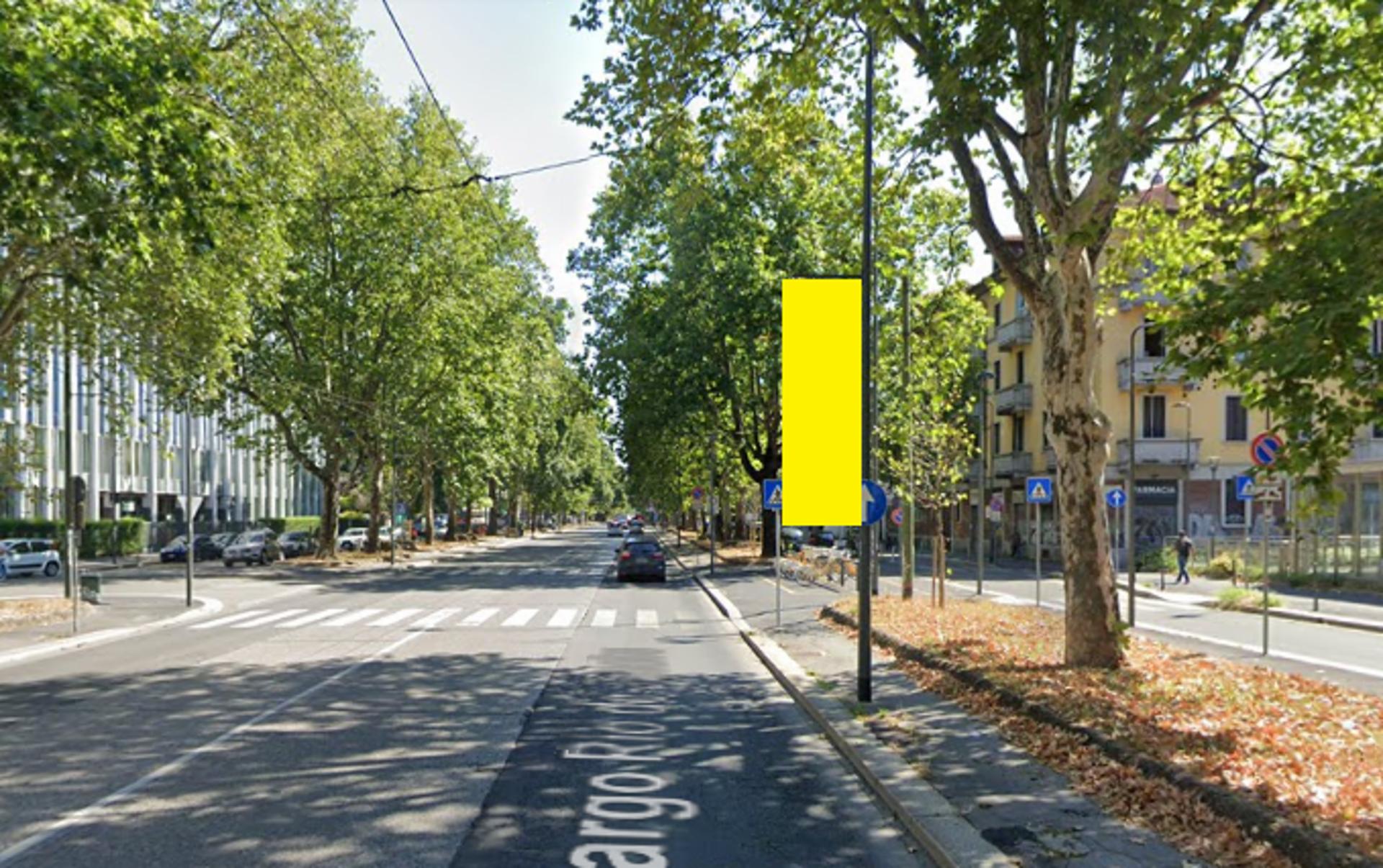 Impianto VERTICAL BANNER a Milano, in zona Spitfire
