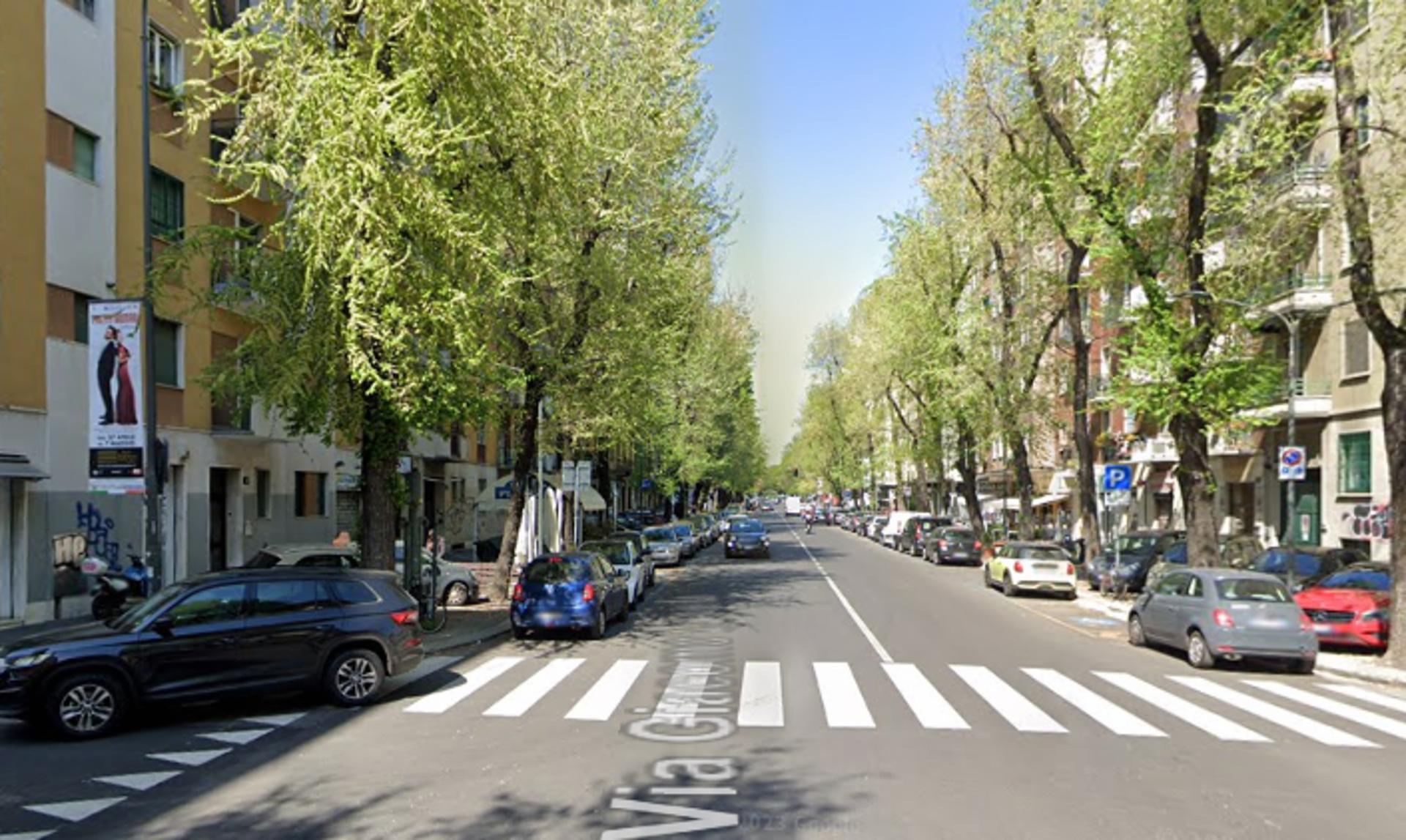 Impianto VERTICAL BANNER a Milano, in zona Hayami