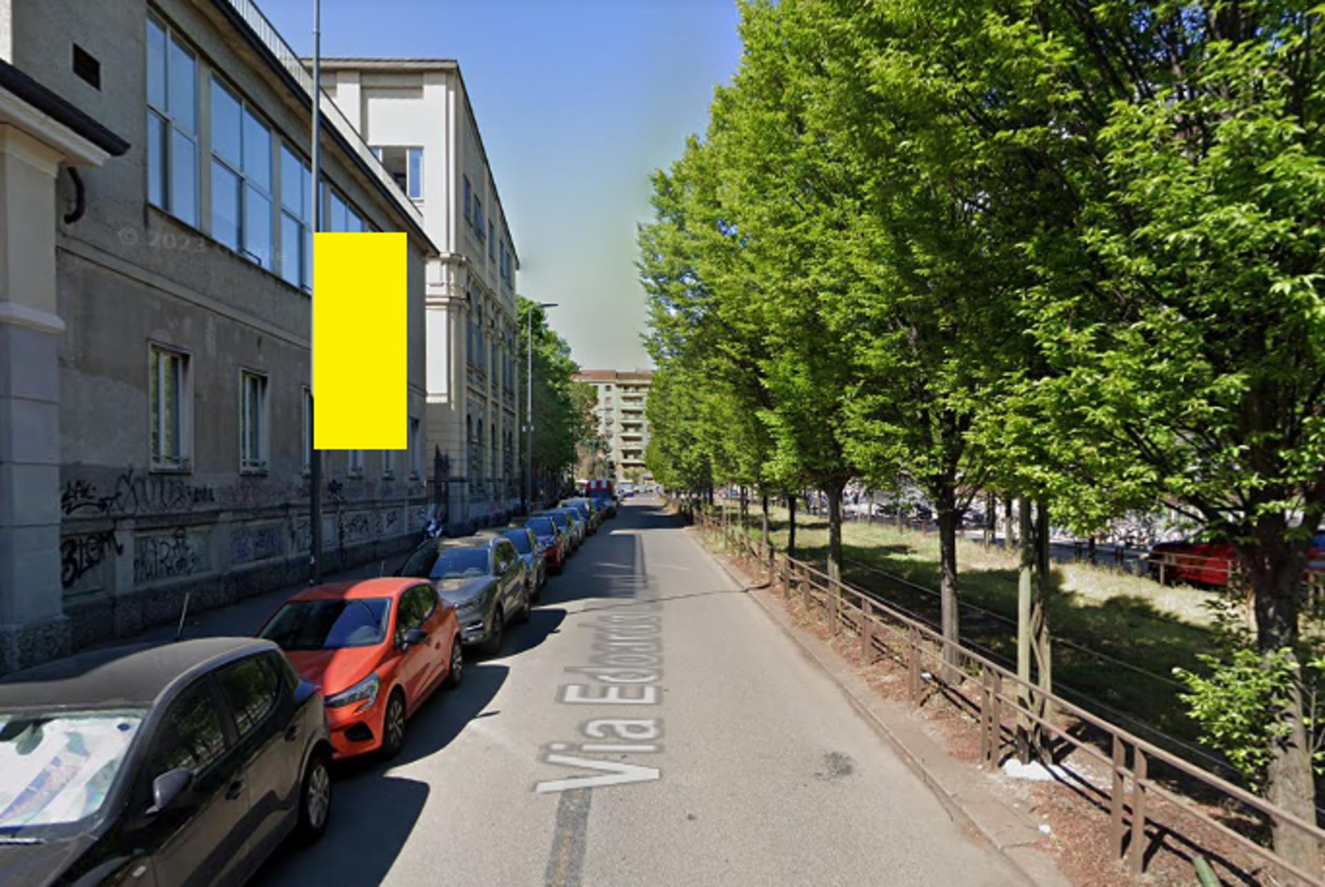 Impianto VERTICAL BANNER a Milano, in zona SeRist