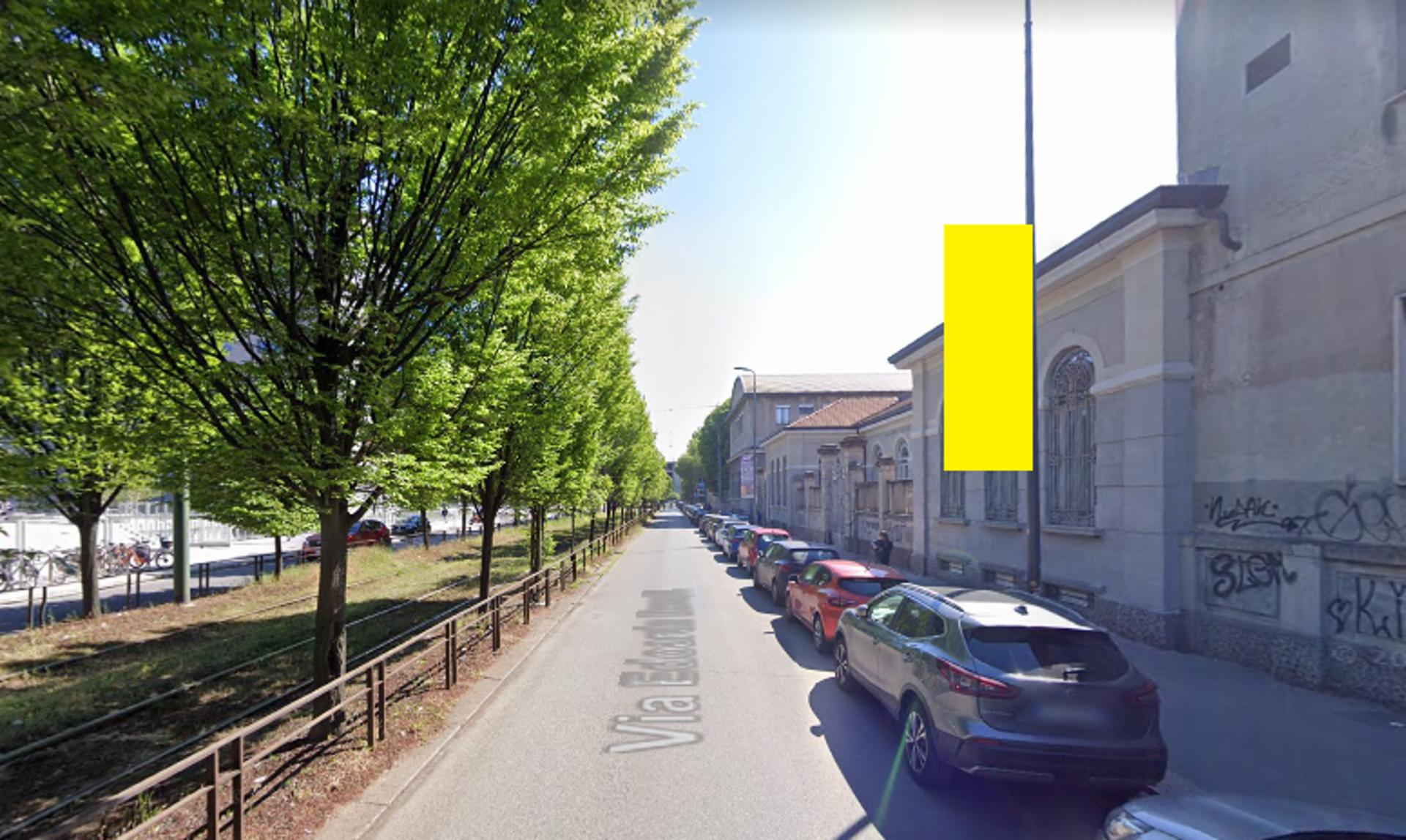 Impianto VERTICAL BANNER a Milano, in zona SeRist