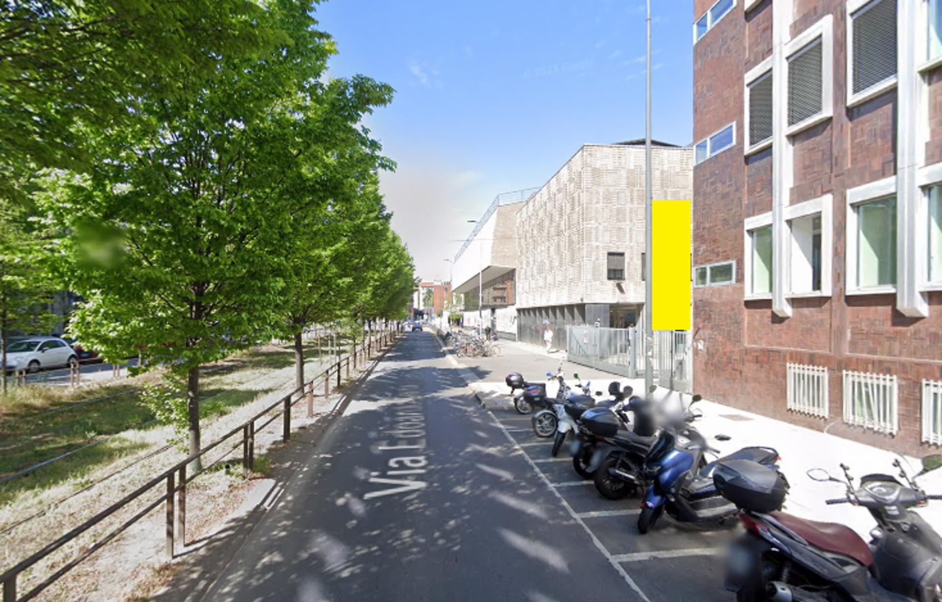 Impianto VERTICAL BANNER a Milano, in zona SeRist