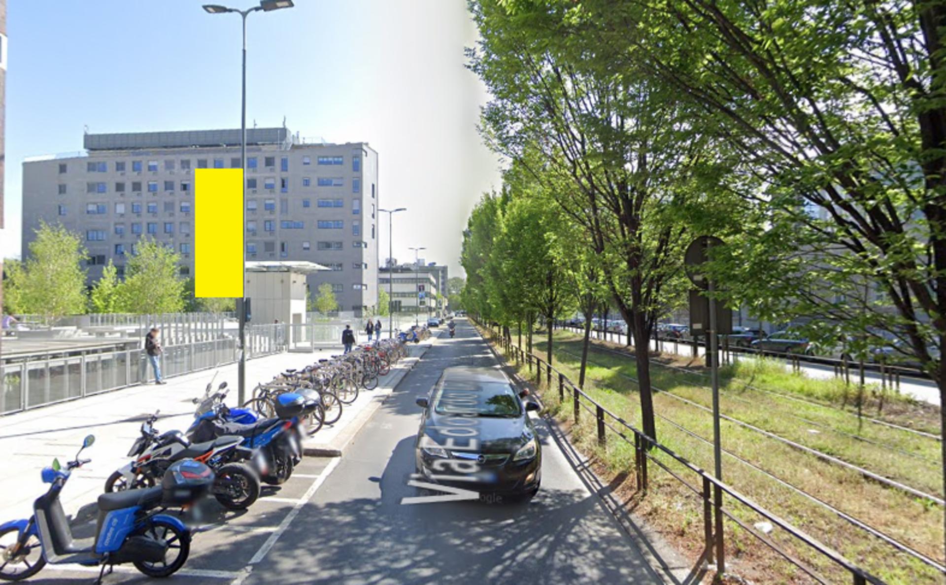 Impianto VERTICAL BANNER a Milano, in zona SeRist