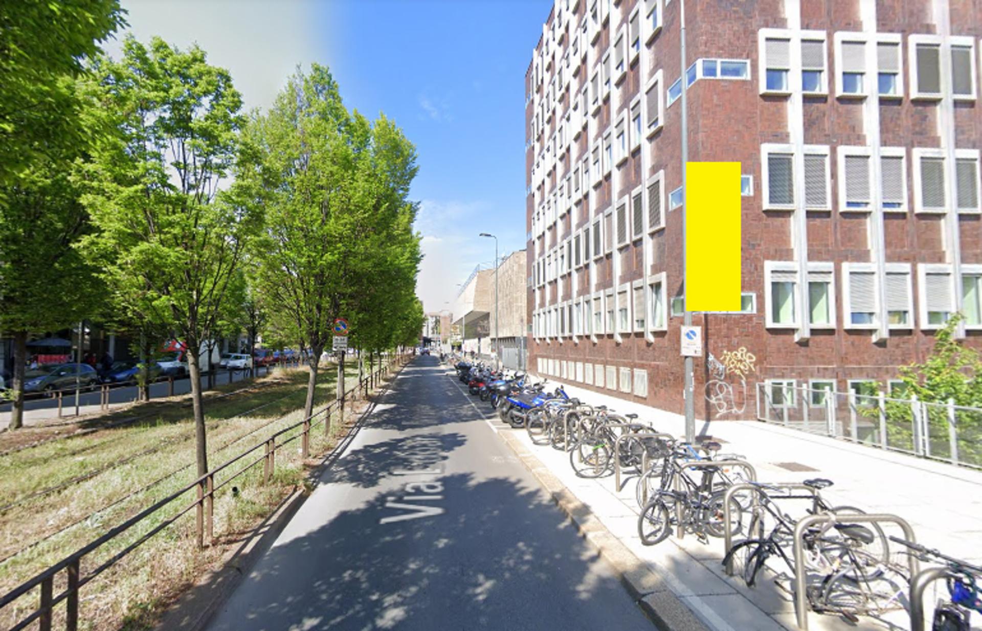 Impianto VERTICAL BANNER a Milano, in zona SeRist