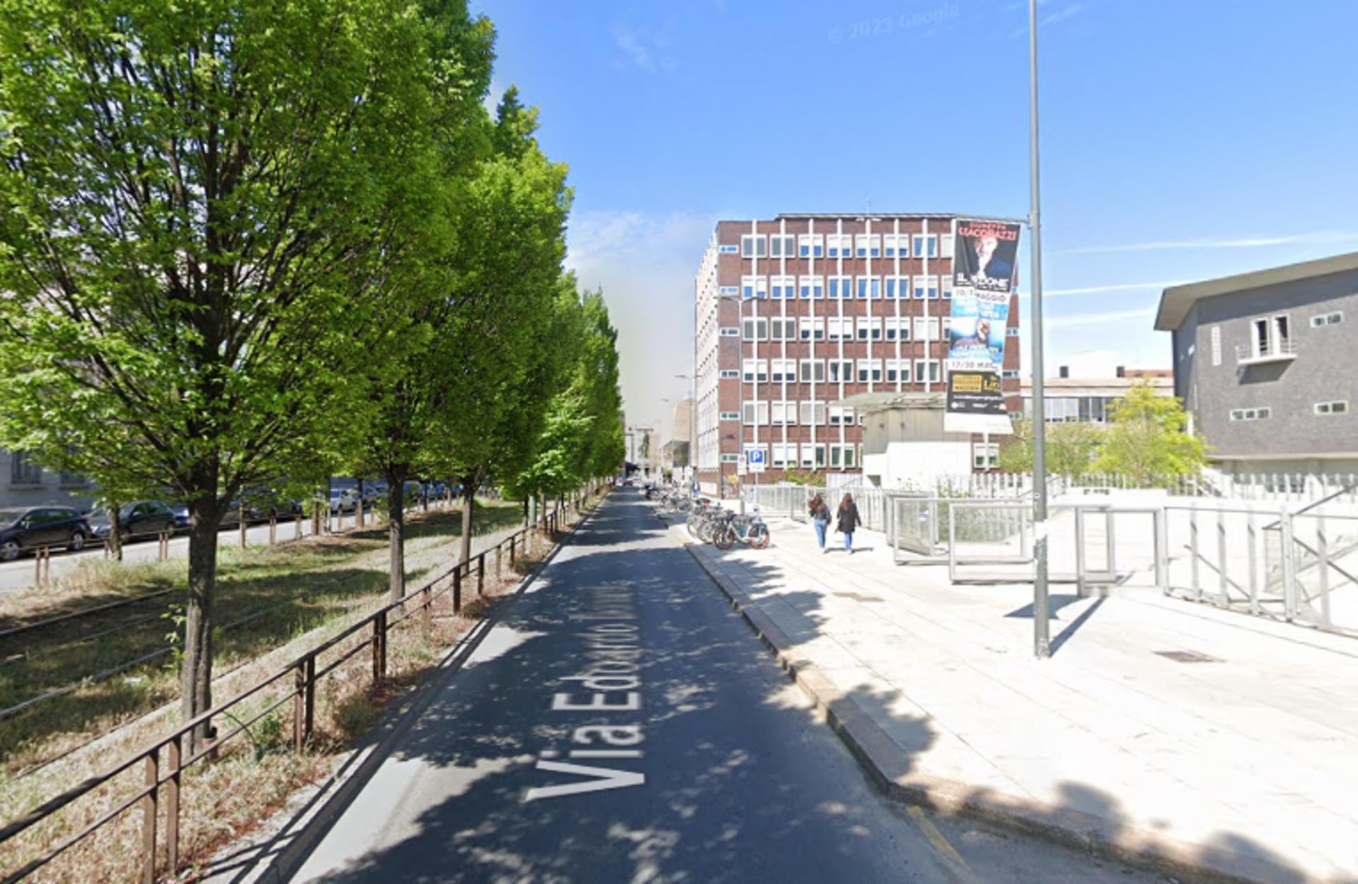 Impianto VERTICAL BANNER a Milano, in zona SeRist