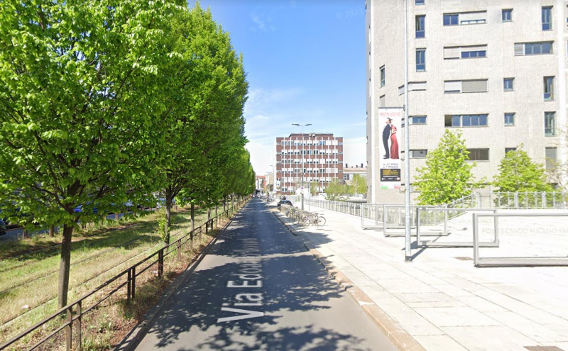 Impianto VERTICAL BANNER a Milano, in zona SeRist