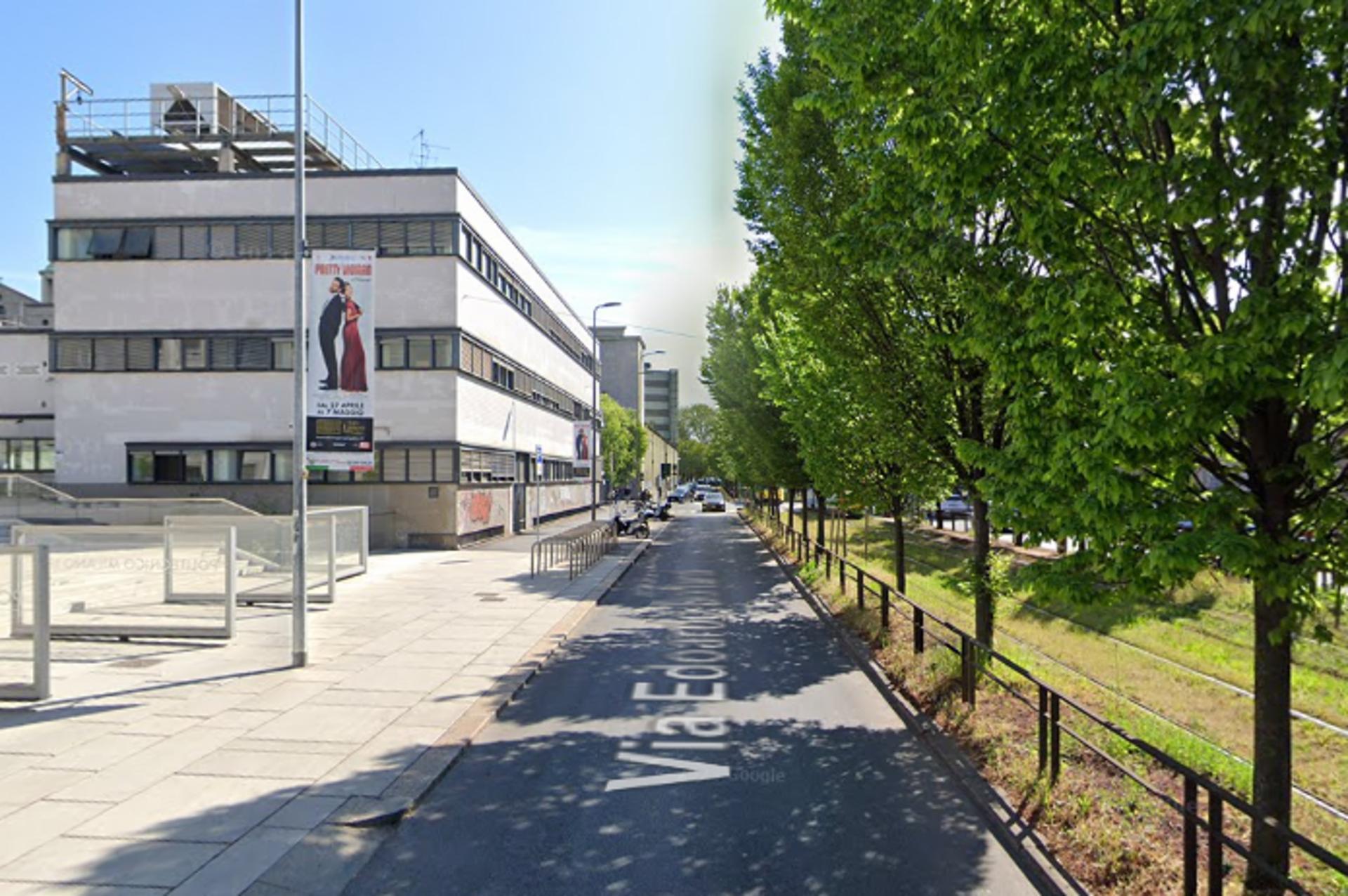 Impianto VERTICAL BANNER a Milano, in zona SeRist