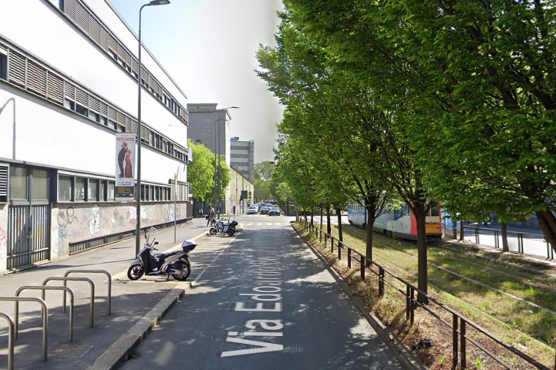 Impianto VERTICAL BANNER a Milano, in zona SeRist