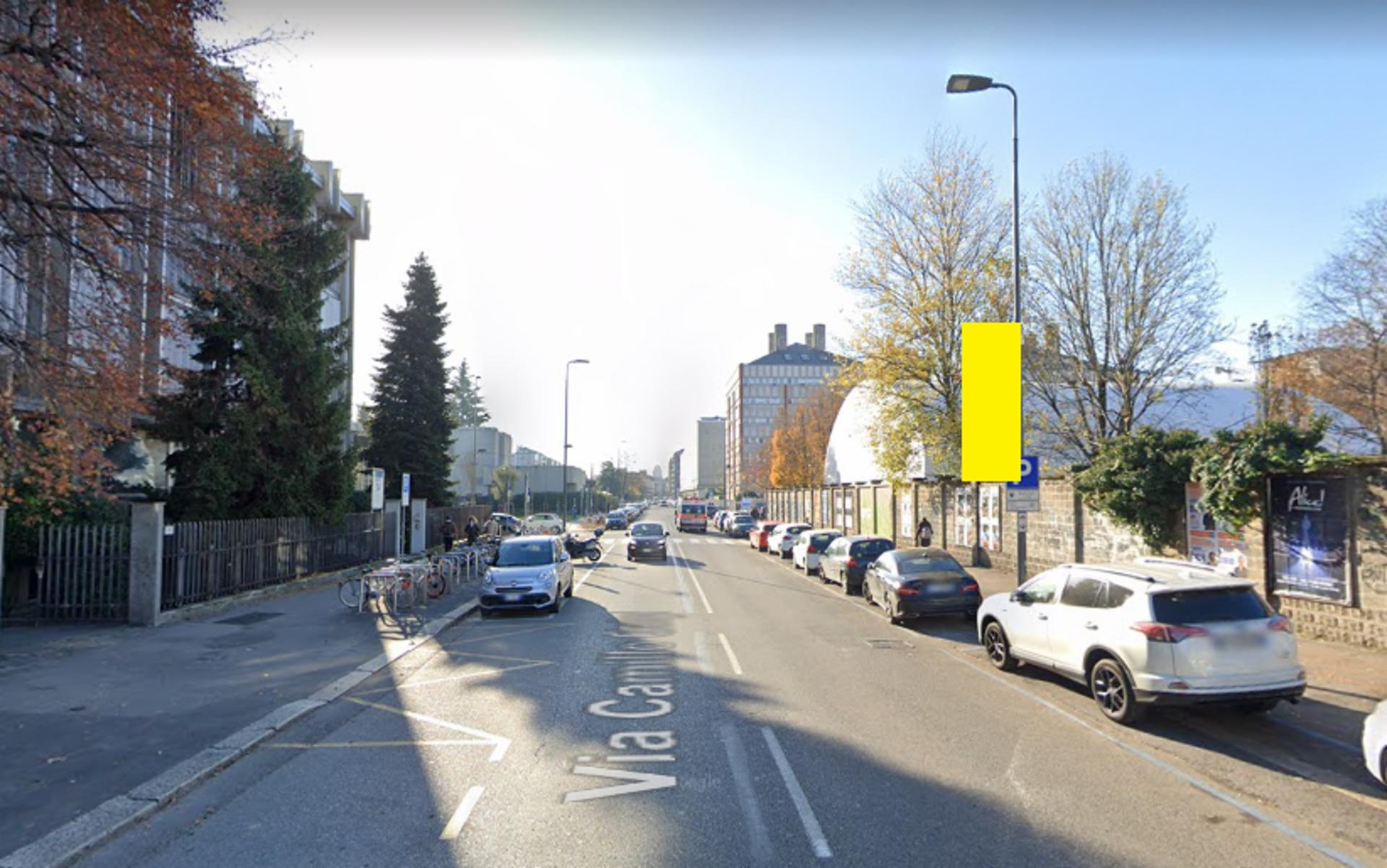Impianto VERTICAL BANNER a Milano, in zona Poli District