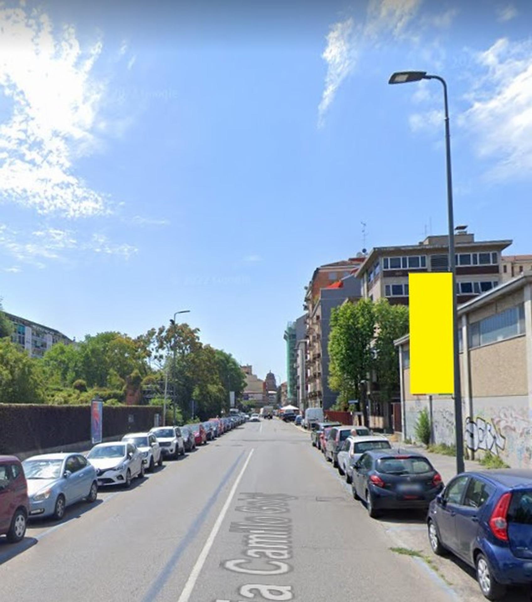 Impianto VERTICAL BANNER a Milano, in zona La Statale Café
