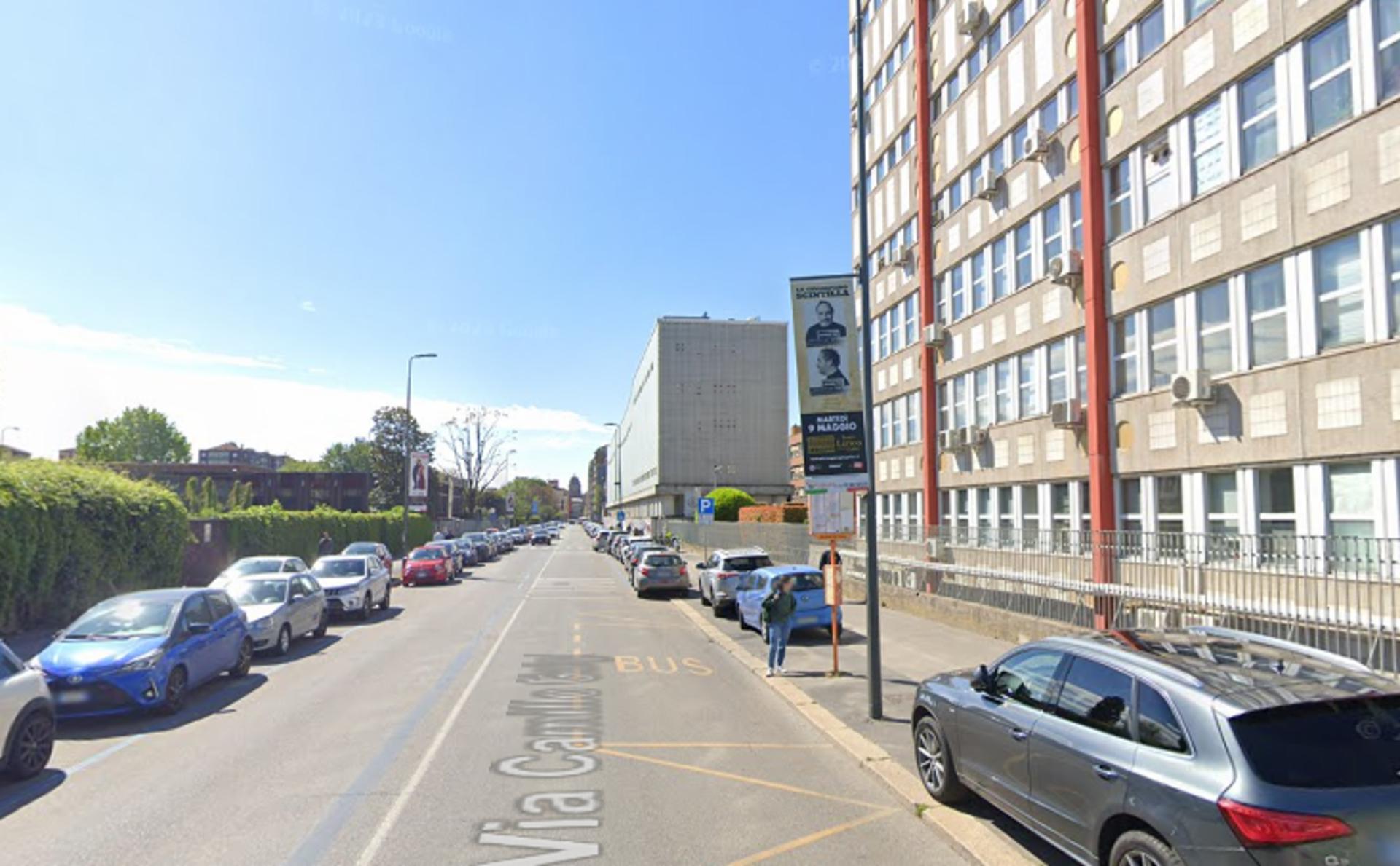 Impianto VERTICAL BANNER a Milano, in zona PoliFood