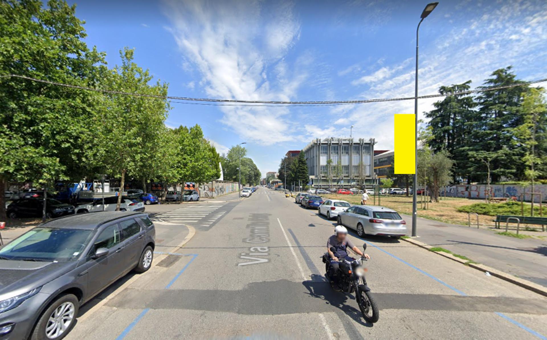 Impianto VERTICAL BANNER a Milano, in zona PoliFood