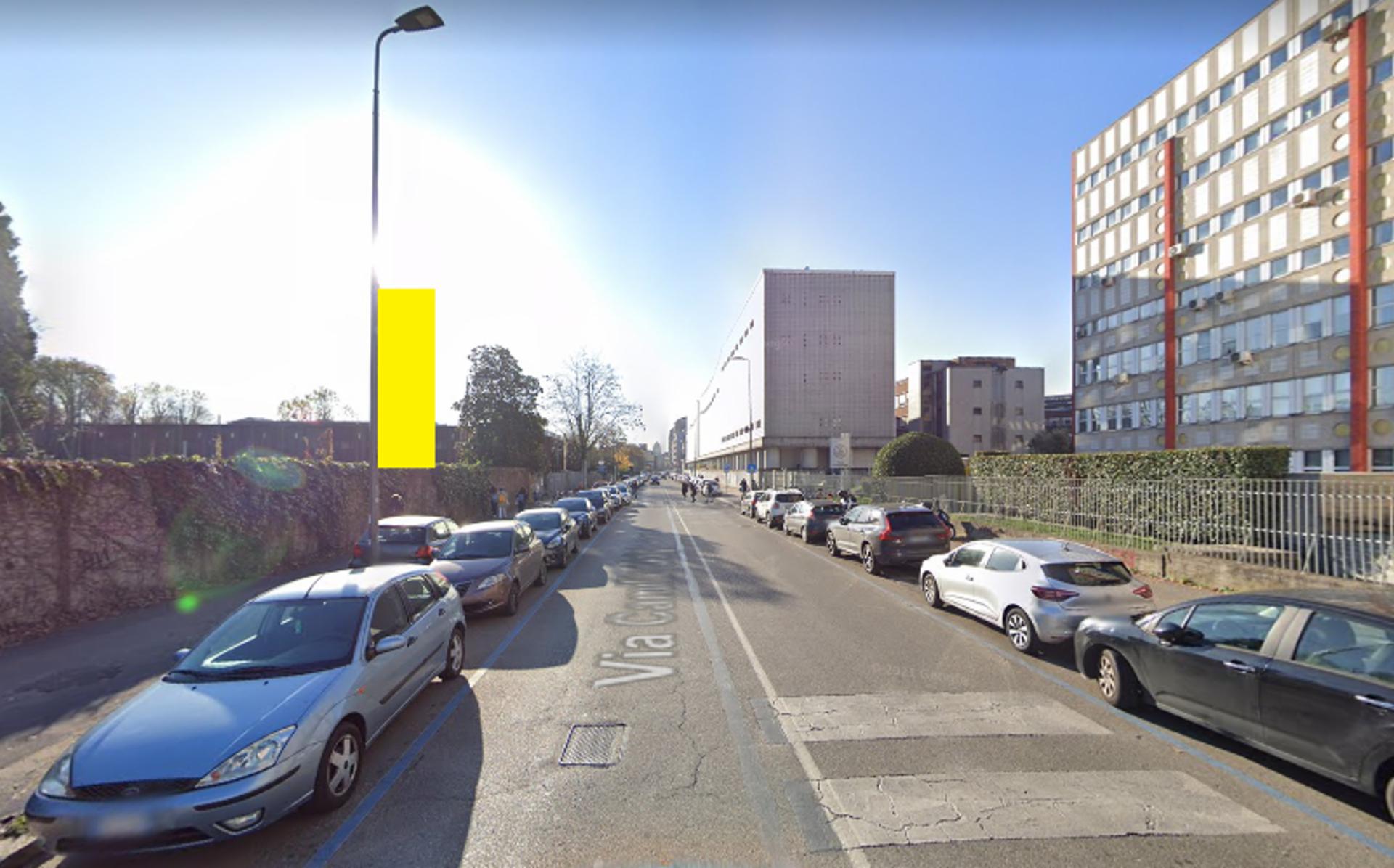 Impianto VERTICAL BANNER a Milano, in zona PoliFood