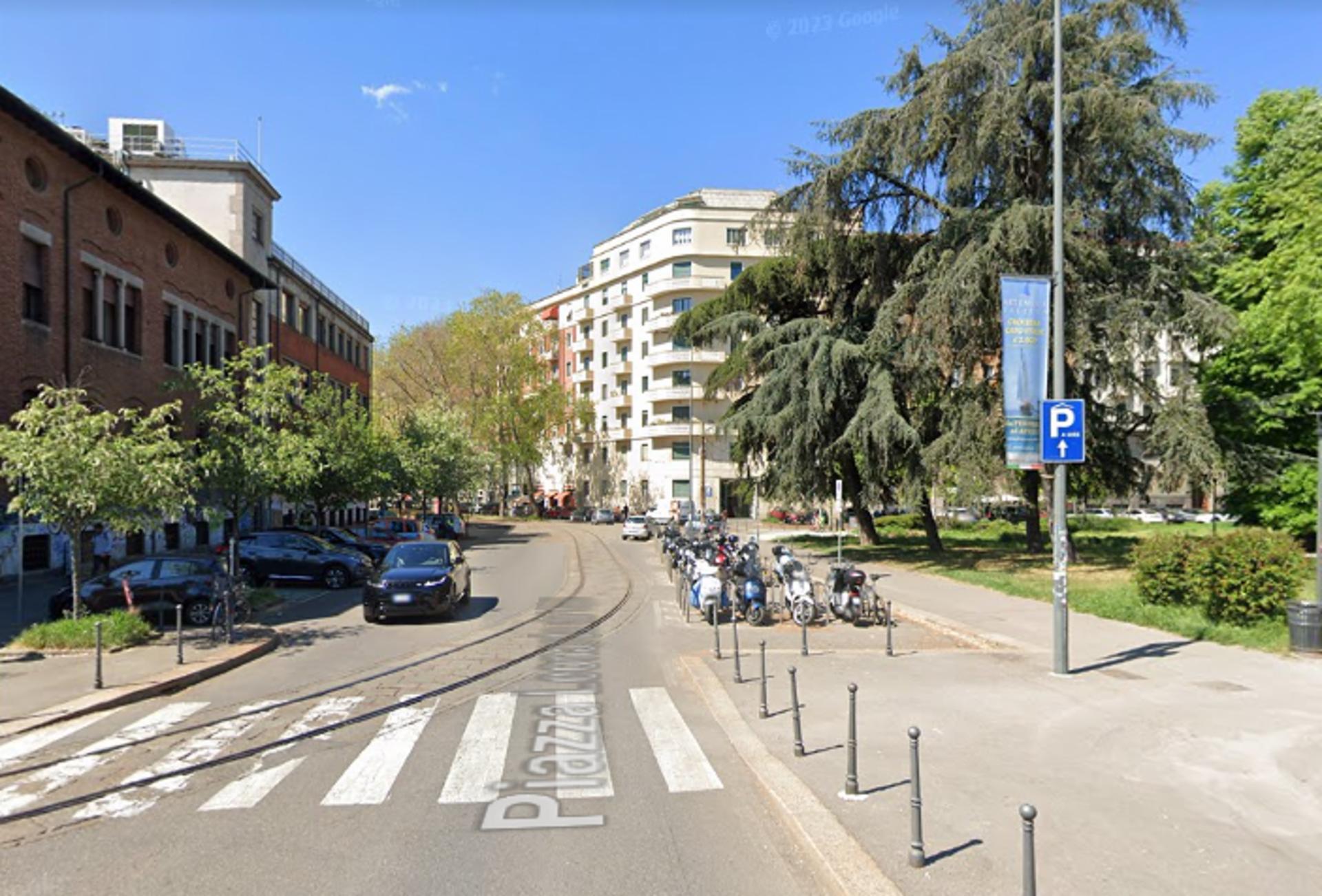 Impianto VERTICAL BANNER a Milano, in zona Baozi
