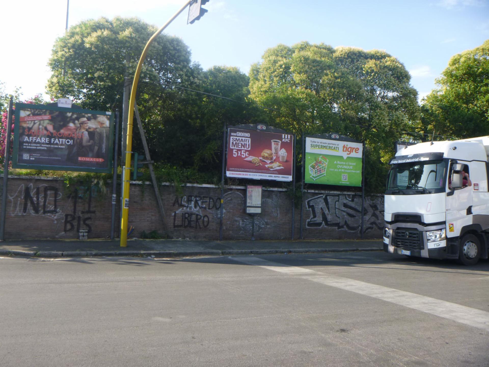 Impianto a CIRCONVALLAZIONE TUSCOLANA - ang. Via Tuscolana (sx)  Roma