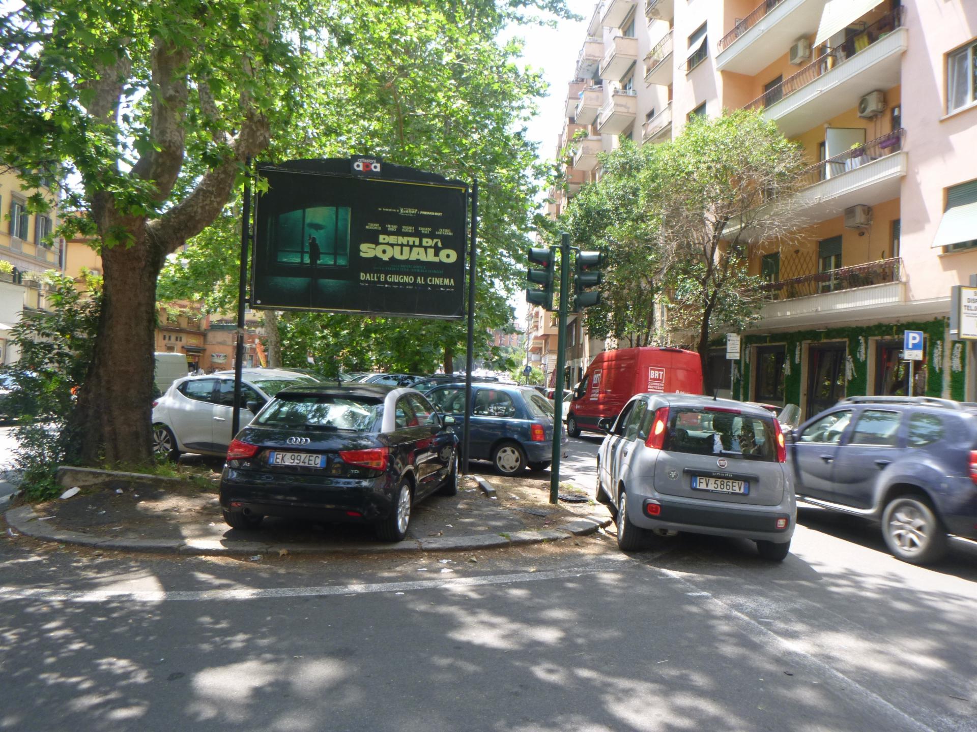 Impianto POSTER a Roma, in zona Pizza e Kebab
