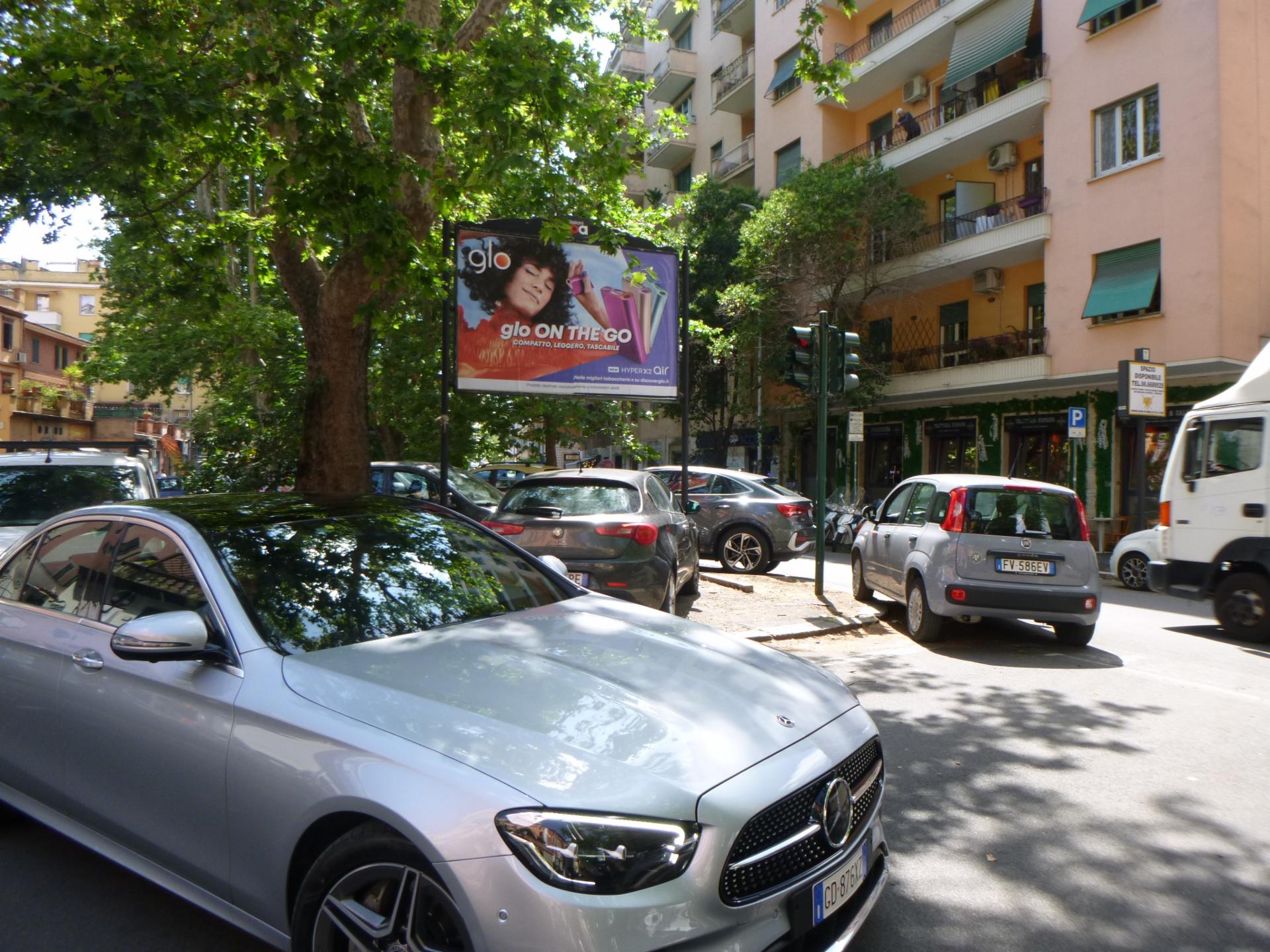 Impianto POSTER a Roma, in zona Pizza e Kebab