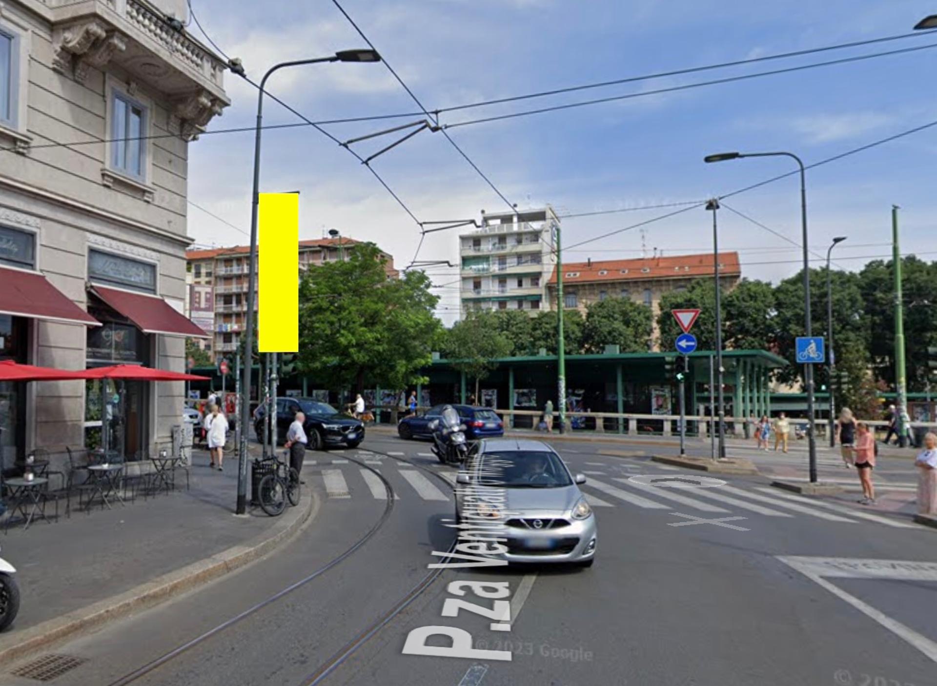 Impianto VERTICAL BANNER a Milano, in zona Youpork