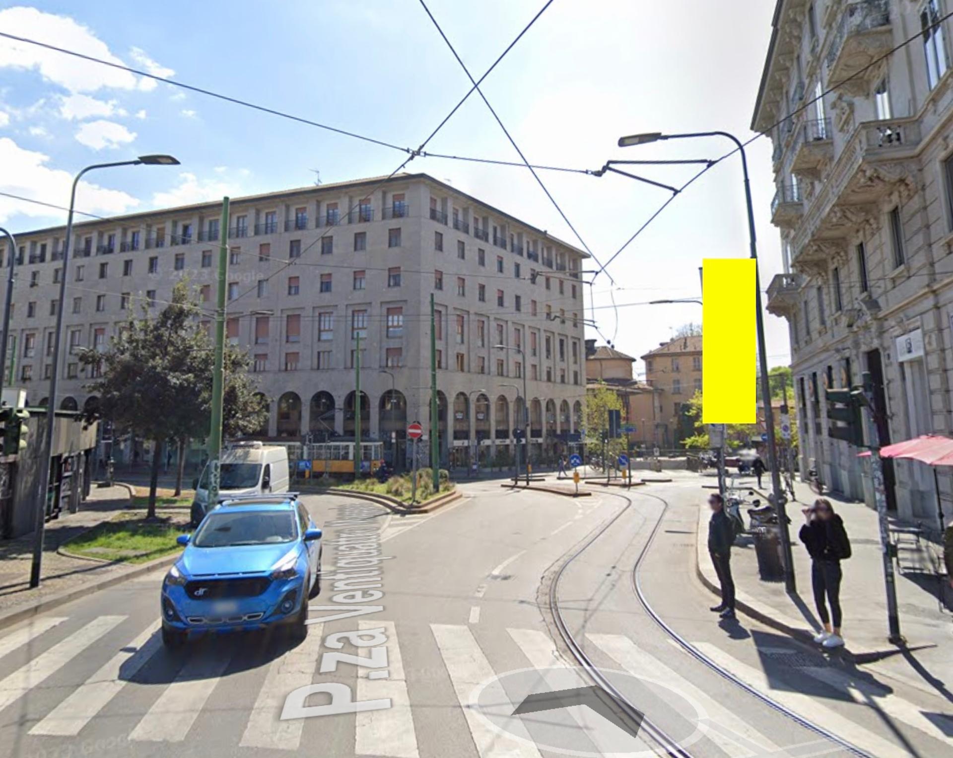 Impianto VERTICAL BANNER a Milano, in zona Youpork