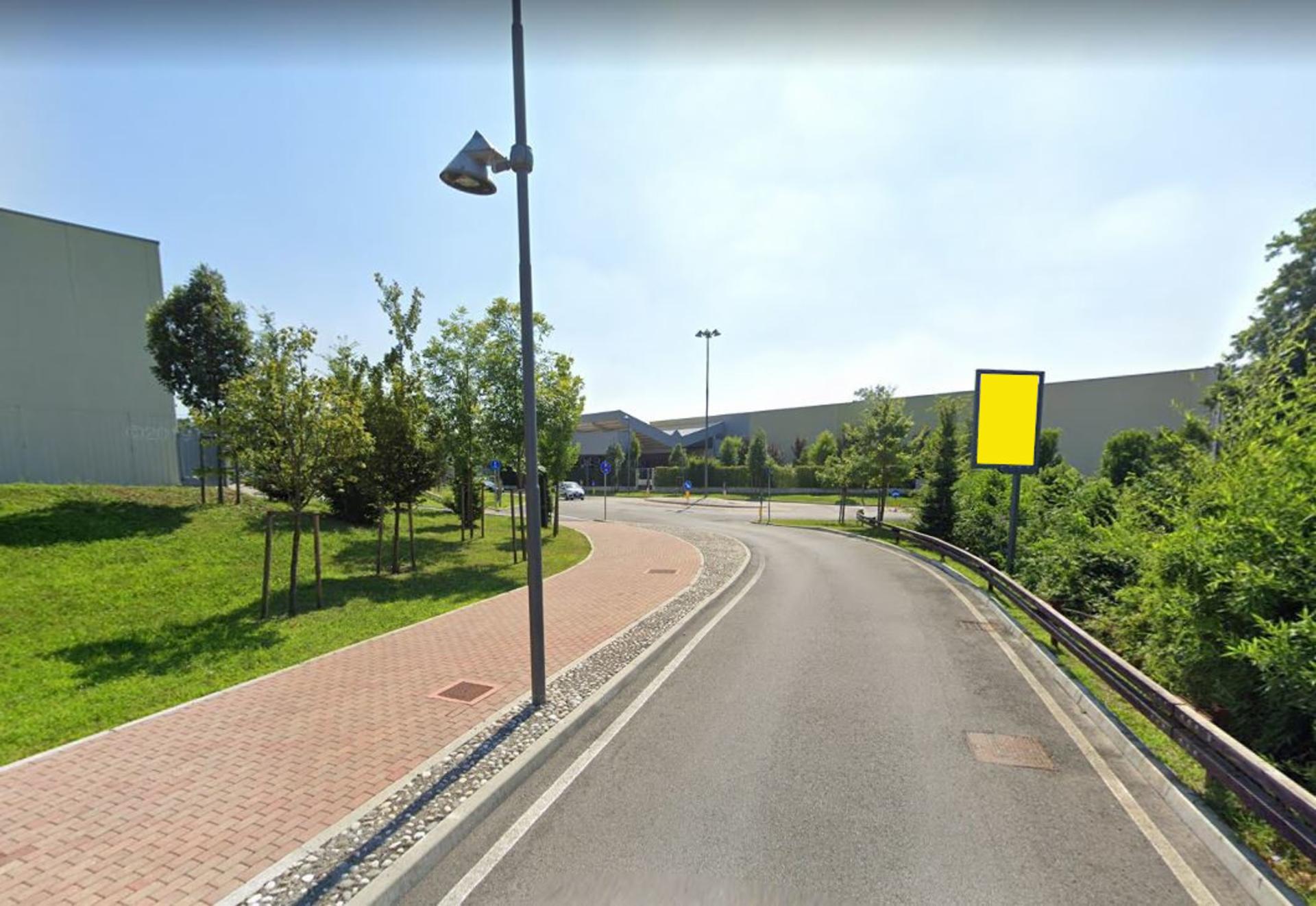 Impianto CARTELLONISTICA a Castelletto sopra Ticino, in zona Decathlon