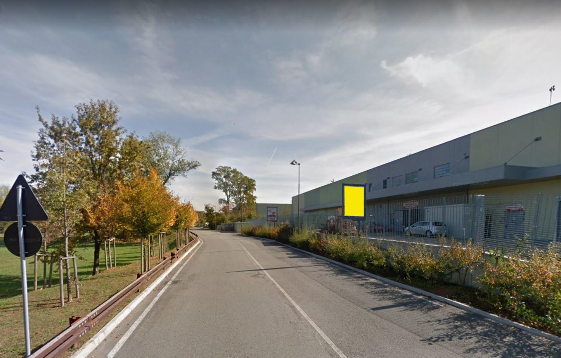 Impianto CARTELLONISTICA a Castelletto sopra Ticino, in zona Scarpe&Scarpe