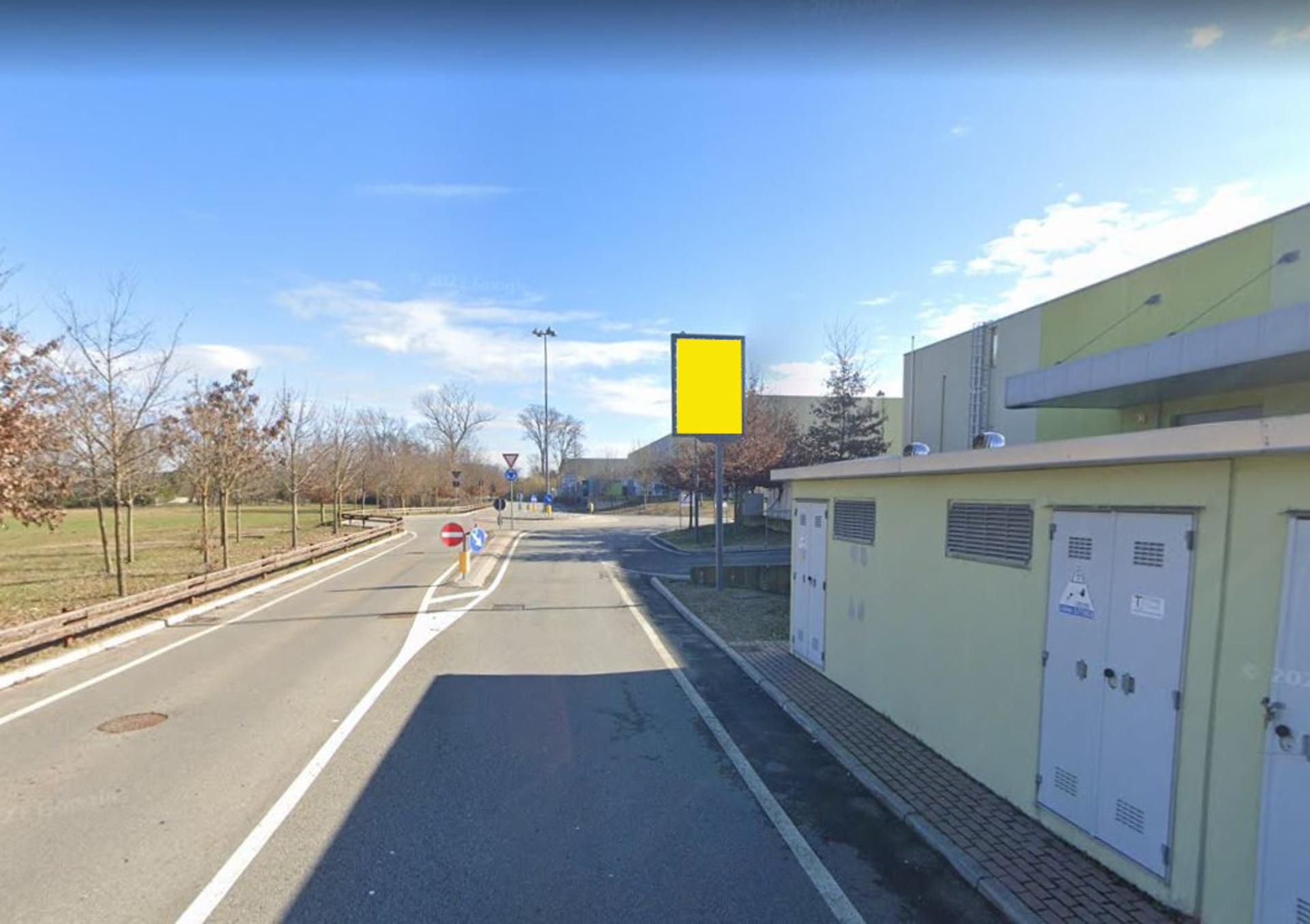 Impianto CARTELLONISTICA a Castelletto sopra Ticino, in zona Piazza Italia