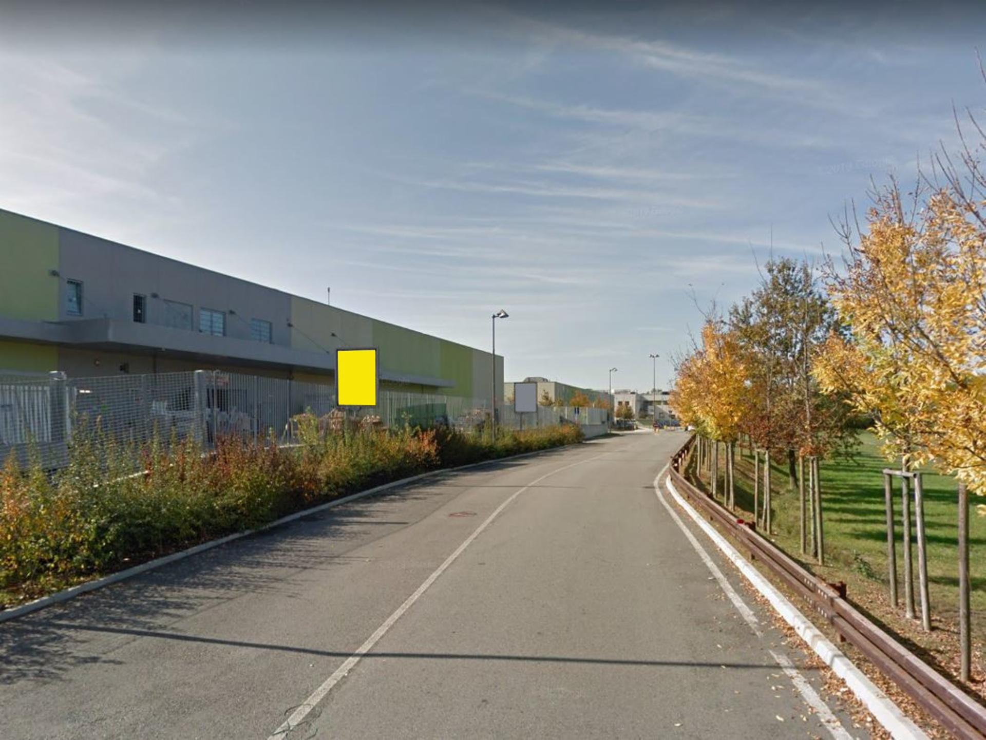 Impianto CARTELLONISTICA a Castelletto sopra Ticino, in zona Divani & Divani