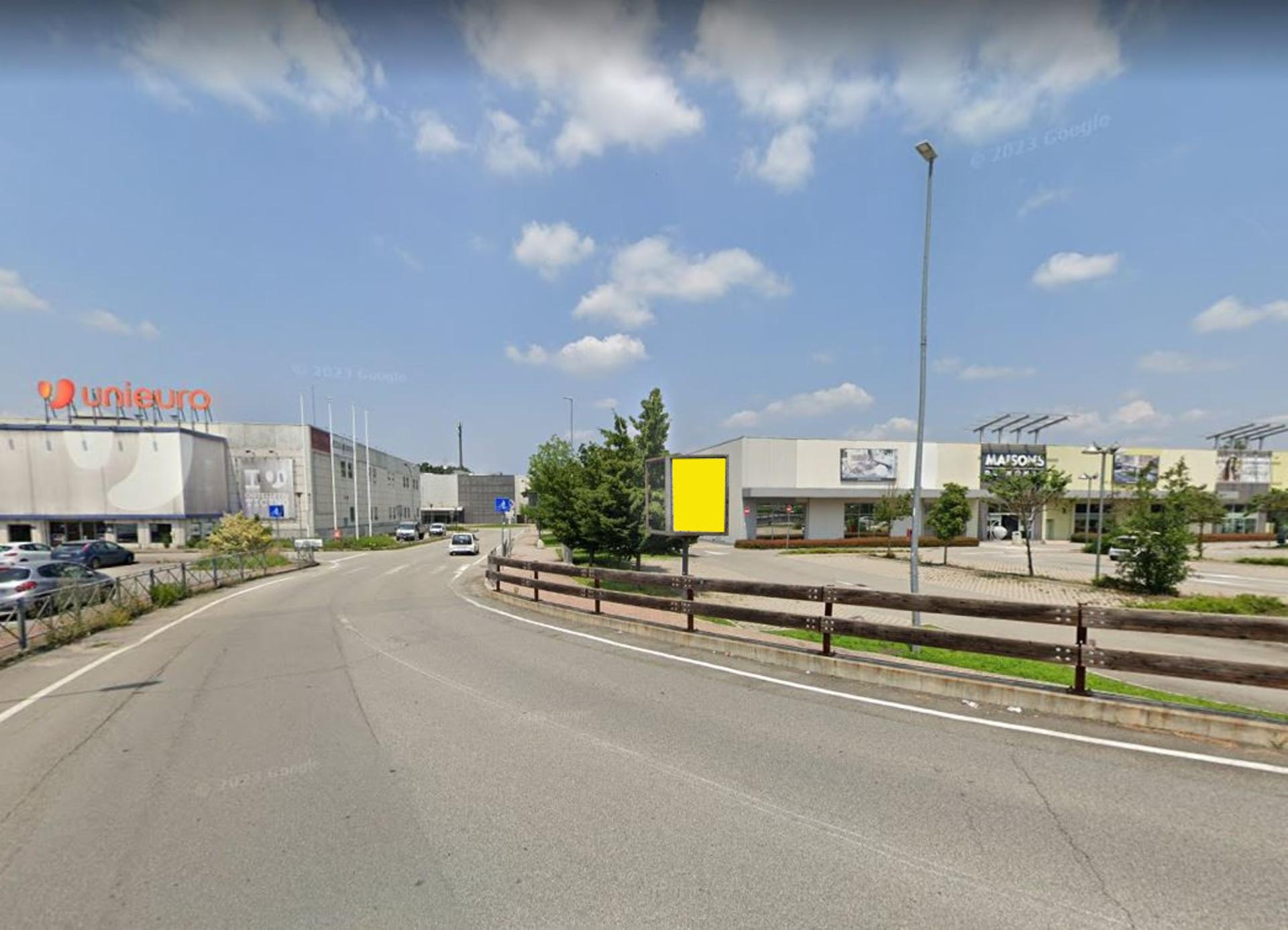 Impianto CARTELLONISTICA a Castelletto sopra Ticino, in zona Maison du Monde