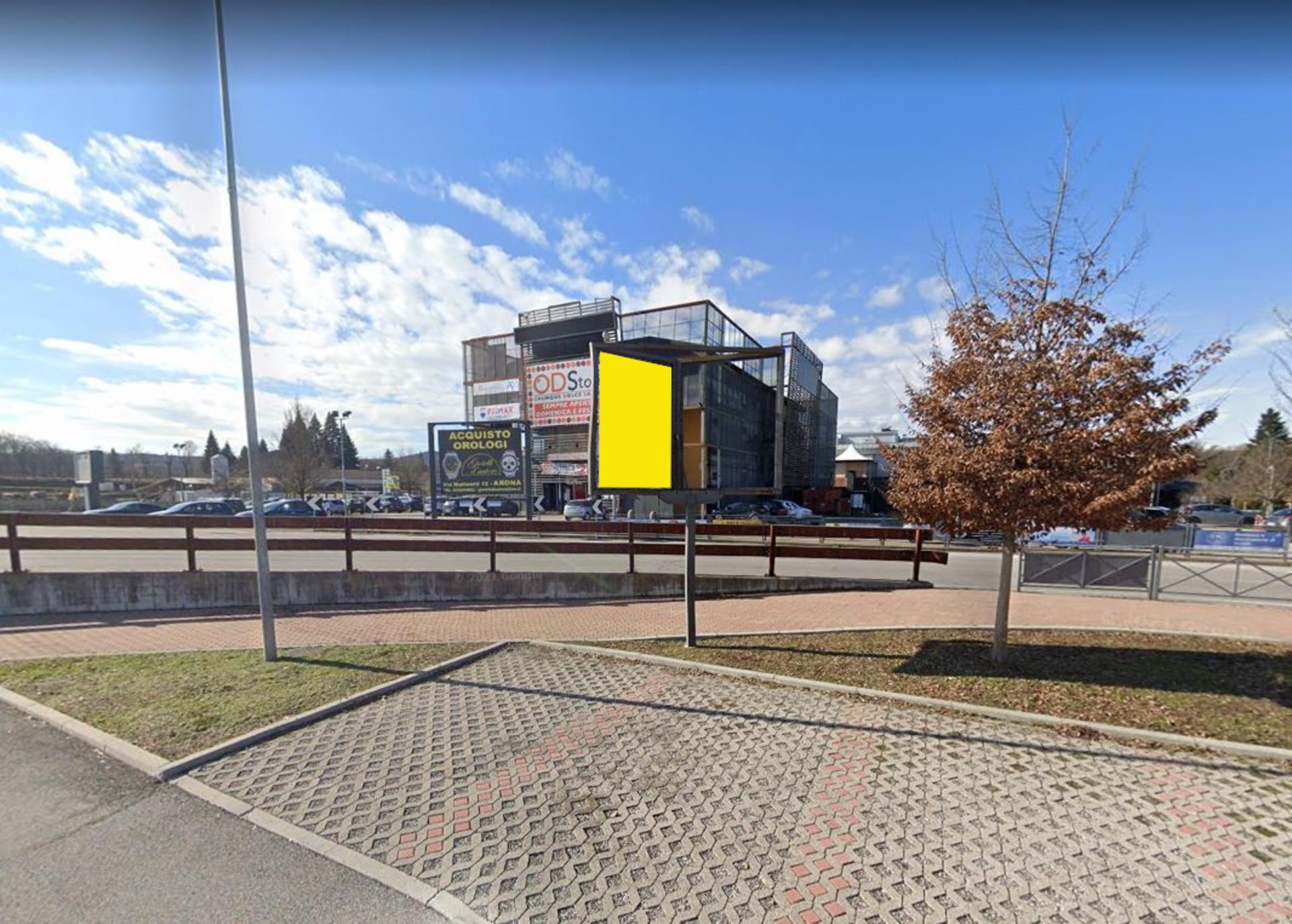 Impianto CARTELLONISTICA a Castelletto sopra Ticino, in zona Maison du Monde
