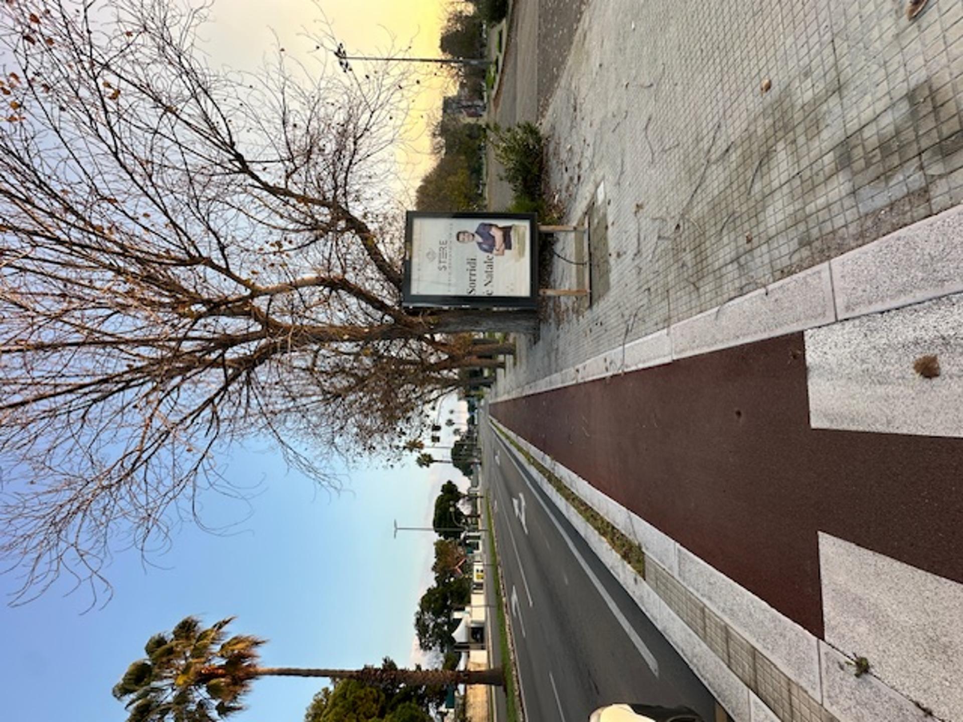 Impianto TOTEM a Lecce, in zona Burger King