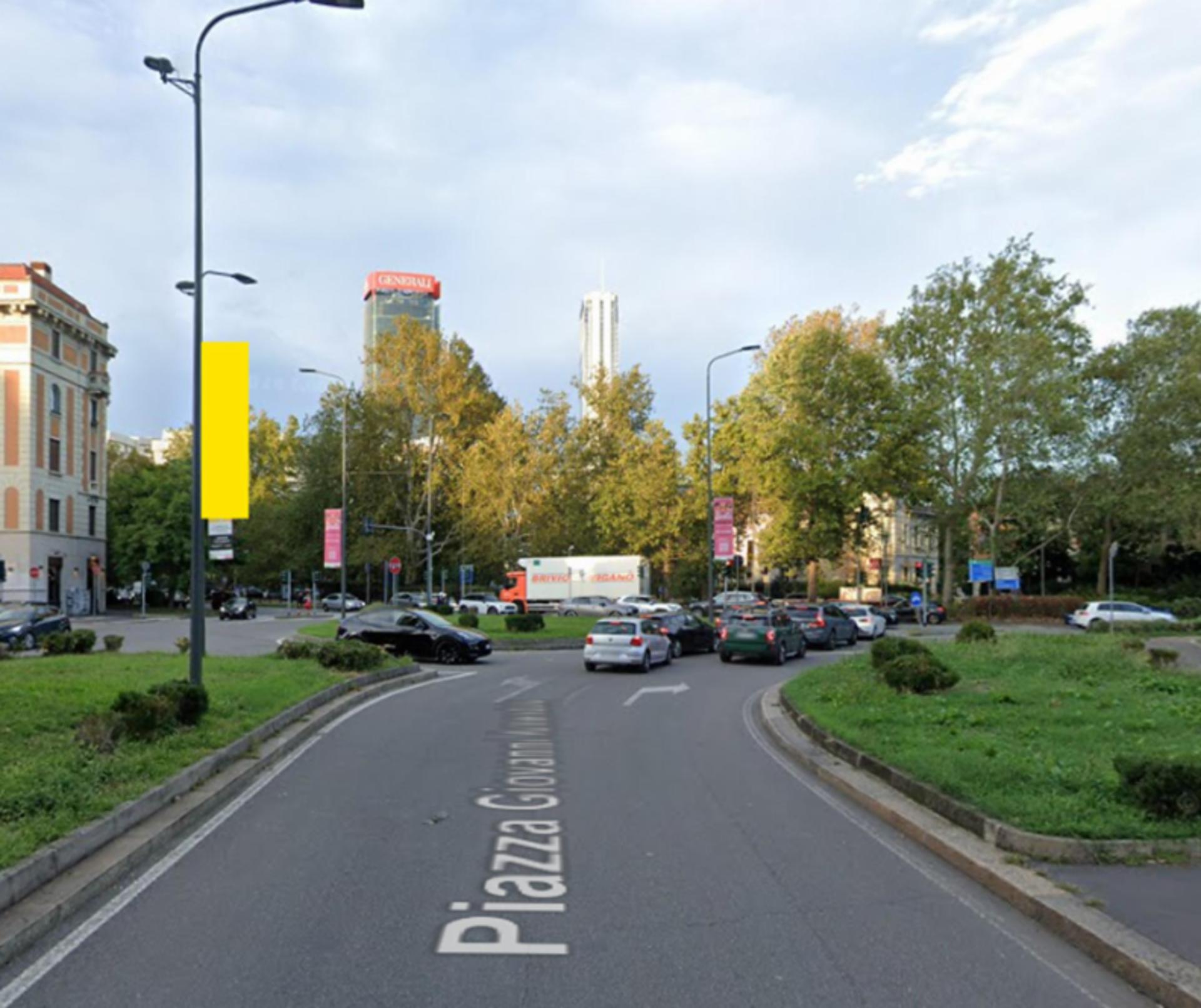 Impianto VERTICAL BANNER a Milano, in zona Ren
