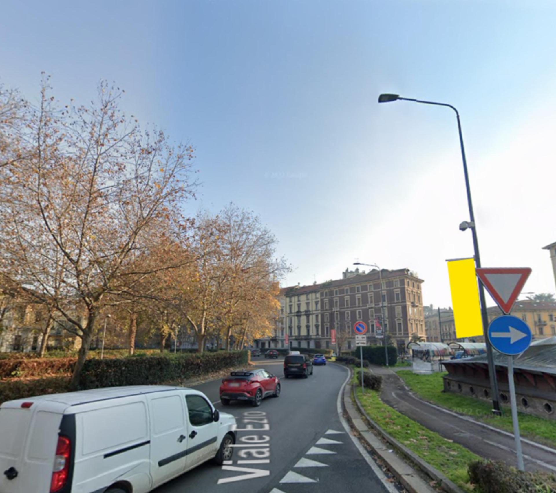Impianto VERTICAL BANNER a Milano, in zona Ren