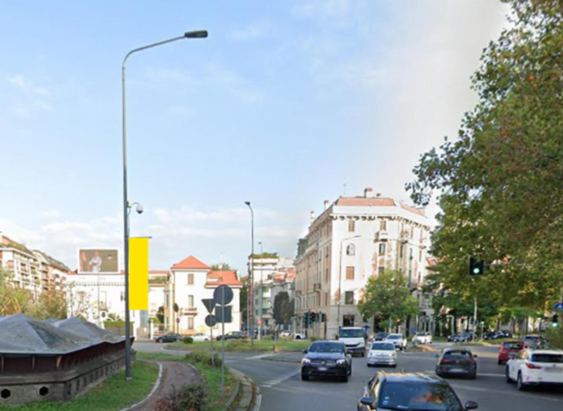 Impianto VERTICAL BANNER a Milano, in zona Ren