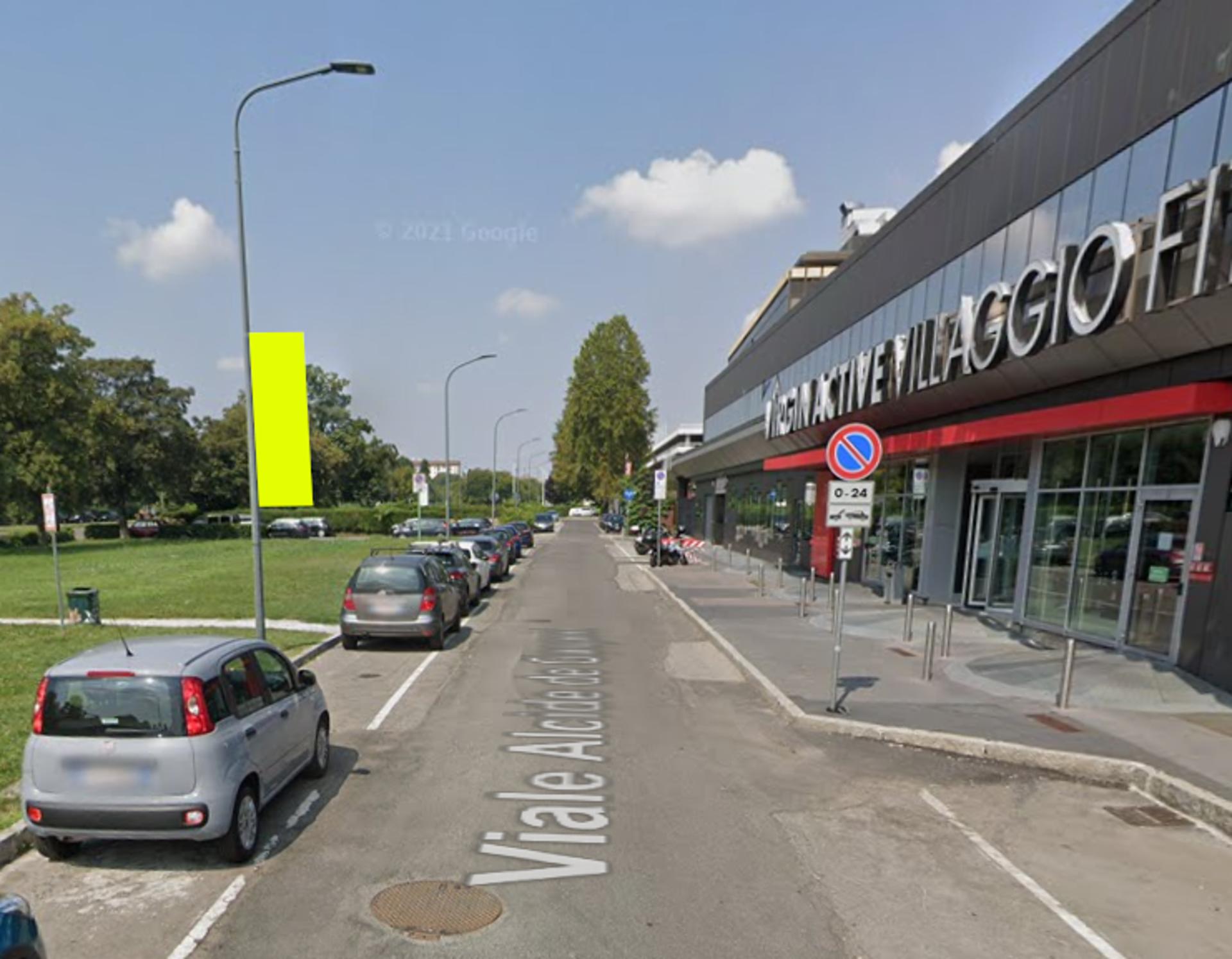Impianto VERTICAL BANNER a Milano, in zona Al Bistrò