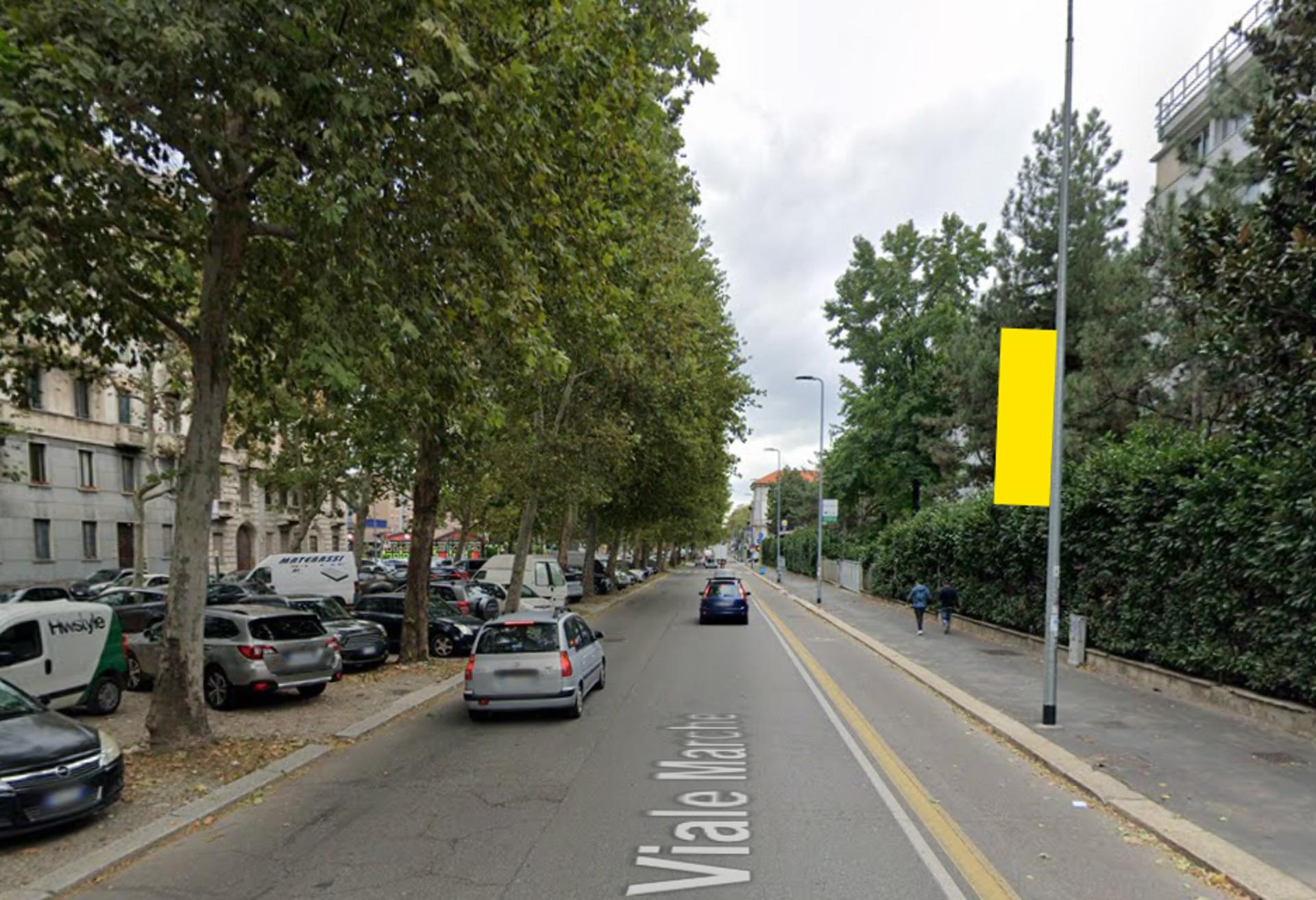 Impianto VERTICAL BANNER a Milano, in zona Small Café